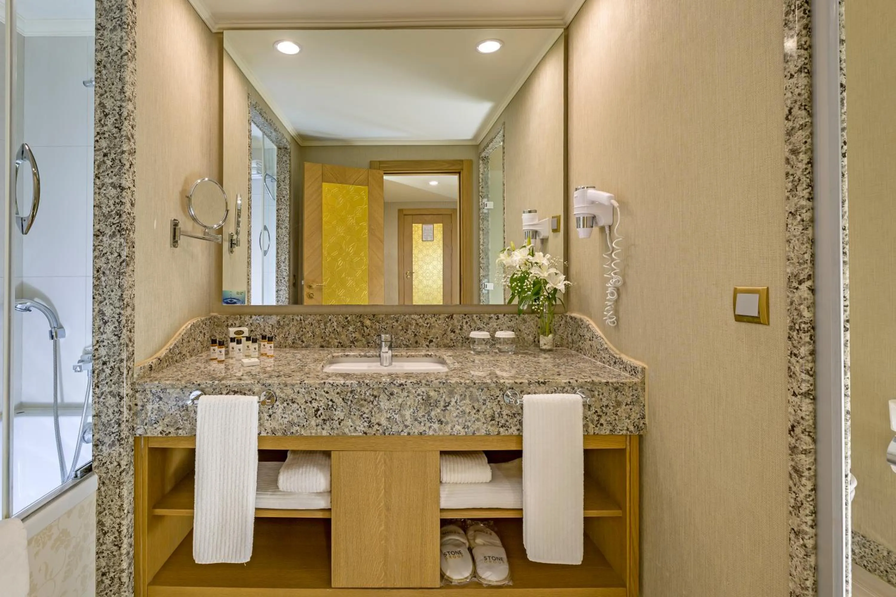 Bathroom in Royal Holiday Palace