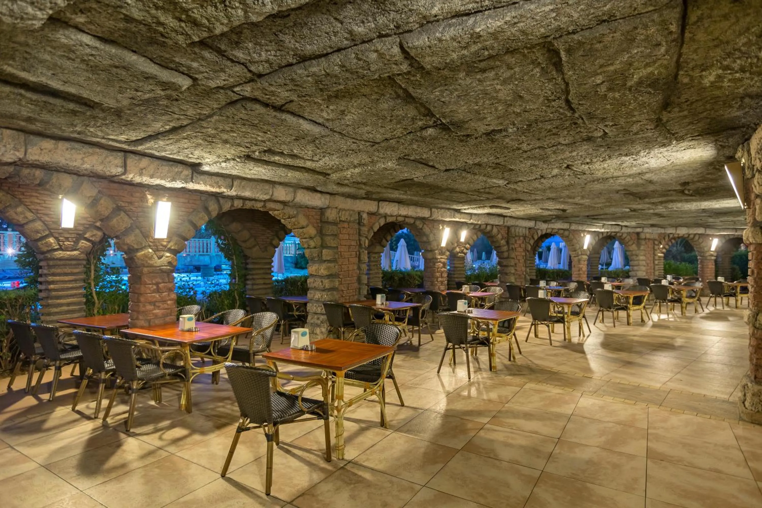 Food and drinks in Royal Holiday Palace