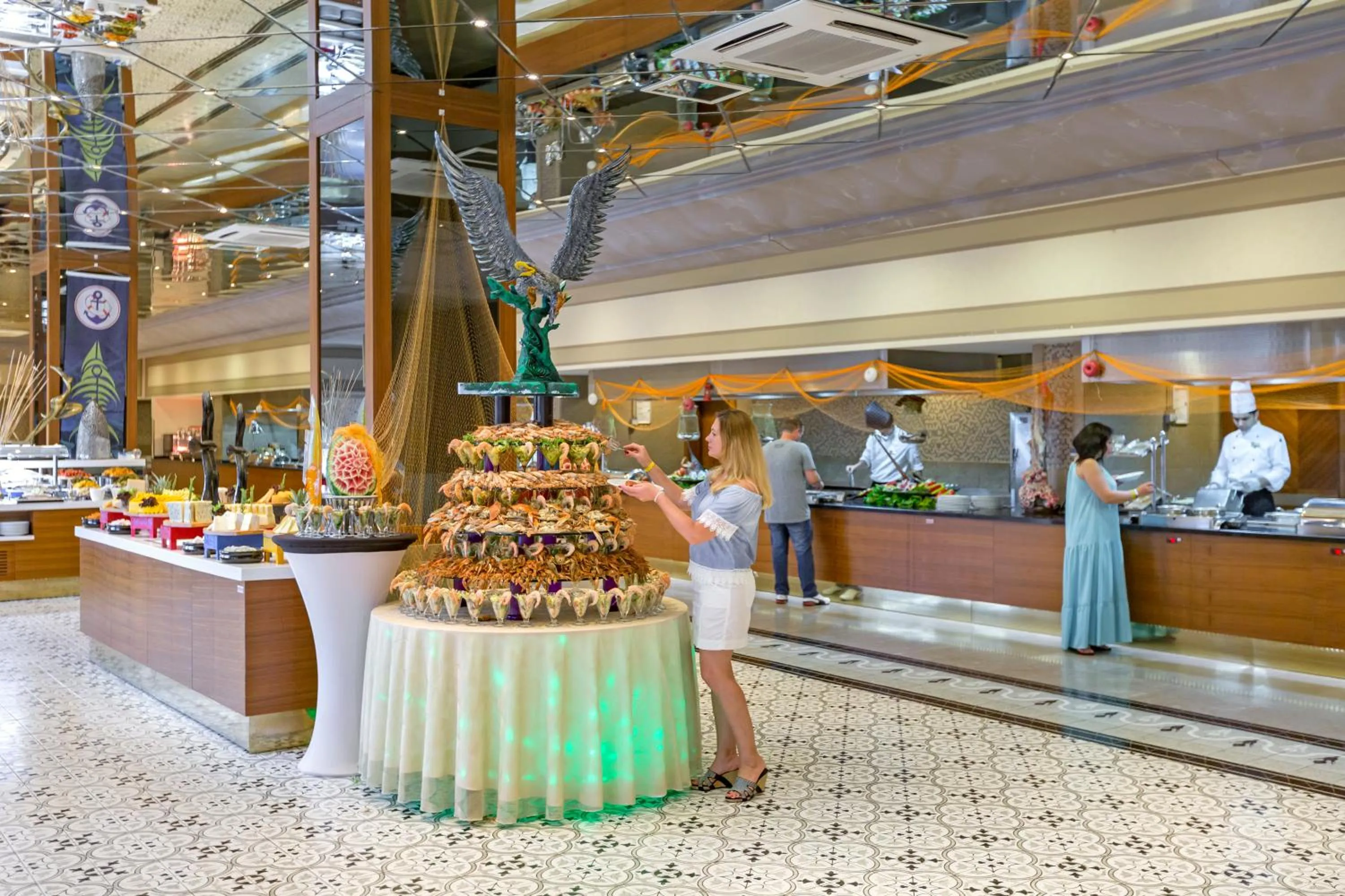 Food and drinks in Royal Holiday Palace