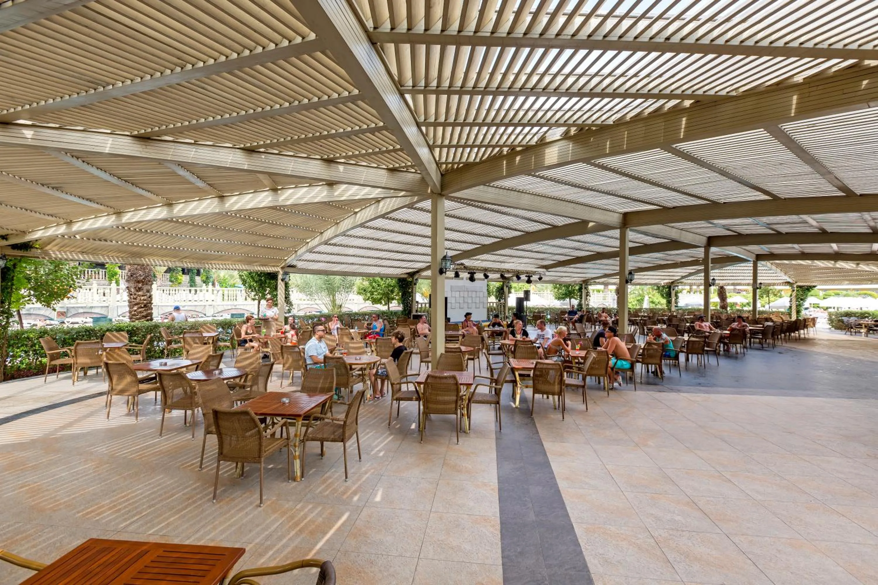 Restaurant/places to eat in Royal Holiday Palace