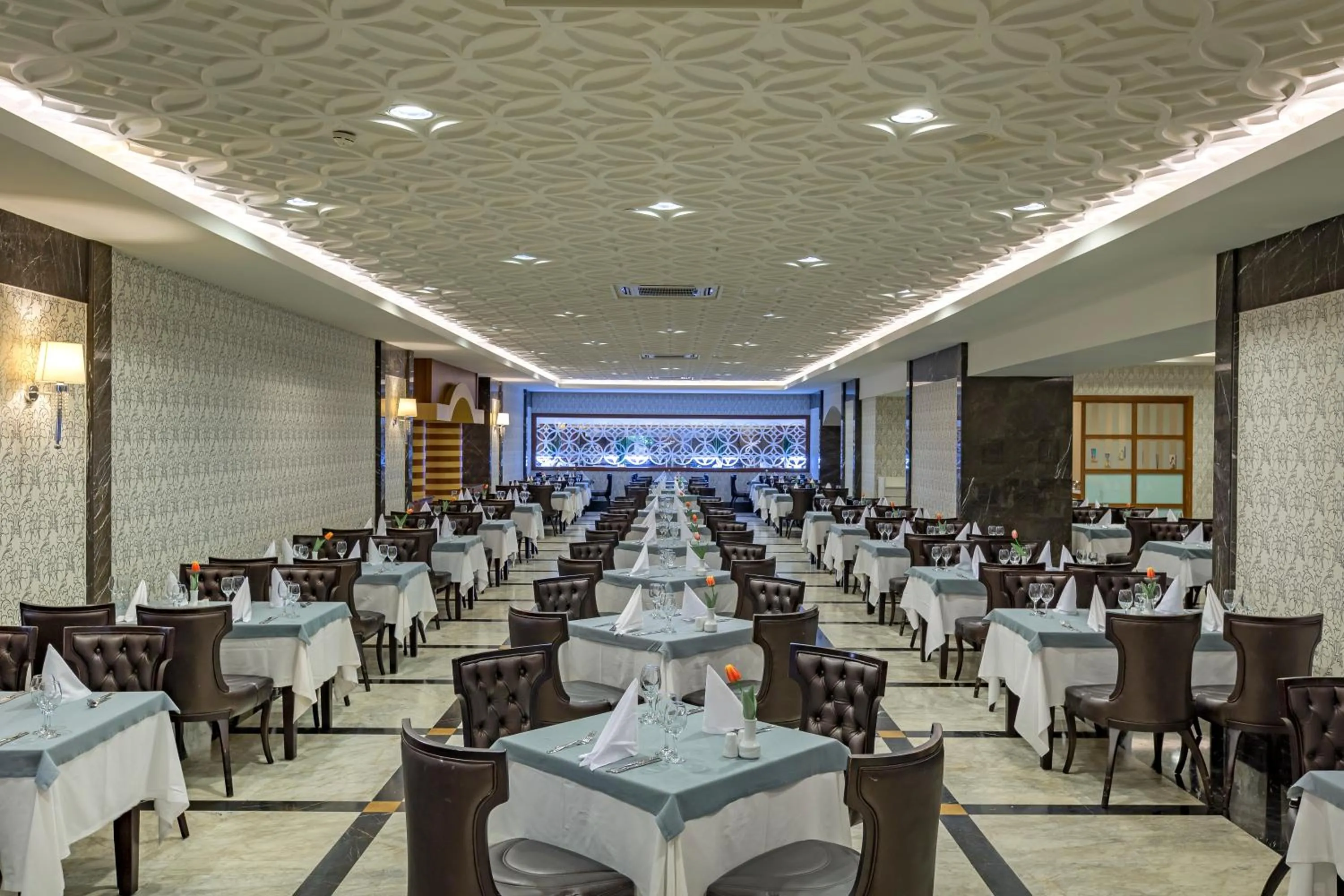 Restaurant/places to eat in Royal Holiday Palace