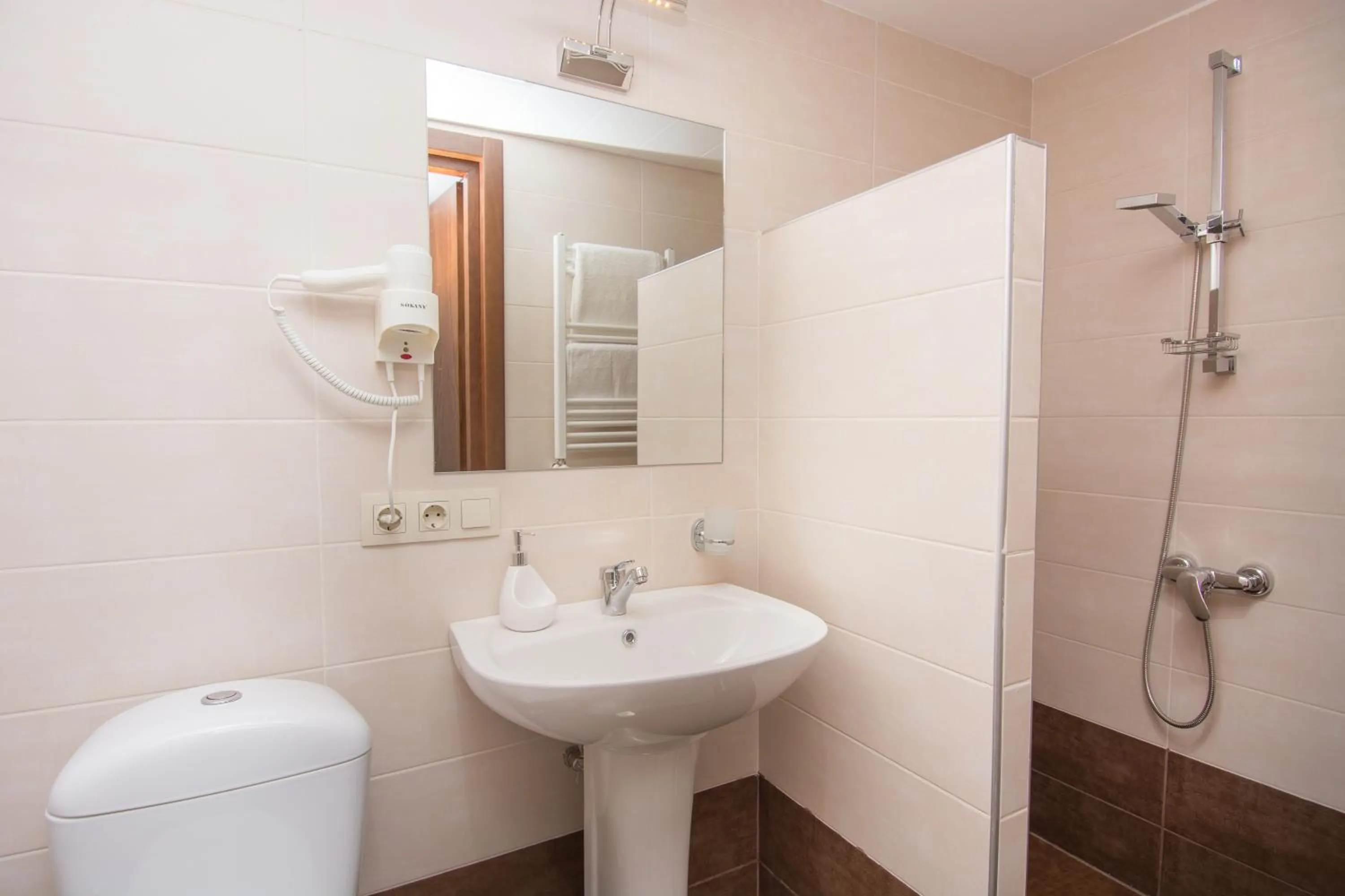 Shower in Hotel Reverence