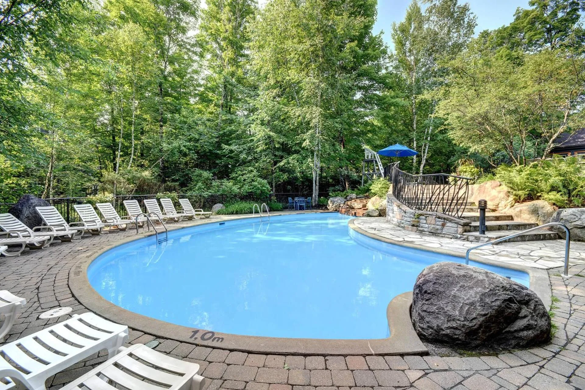 Swimming pool in Le Sous-Bois (Les Manoirs) Mont-Tremblant