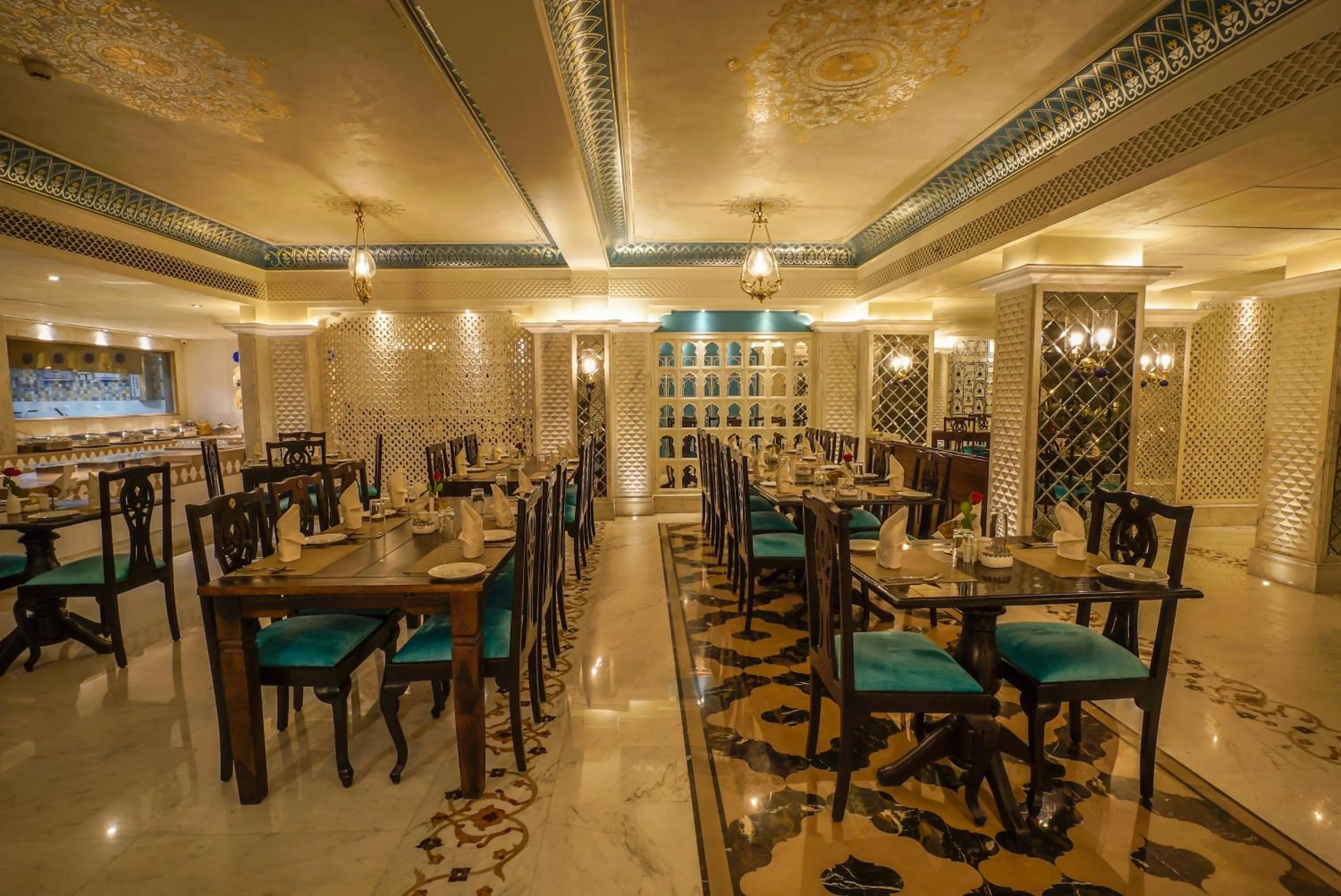Restaurant/places to eat in Shahpura House
