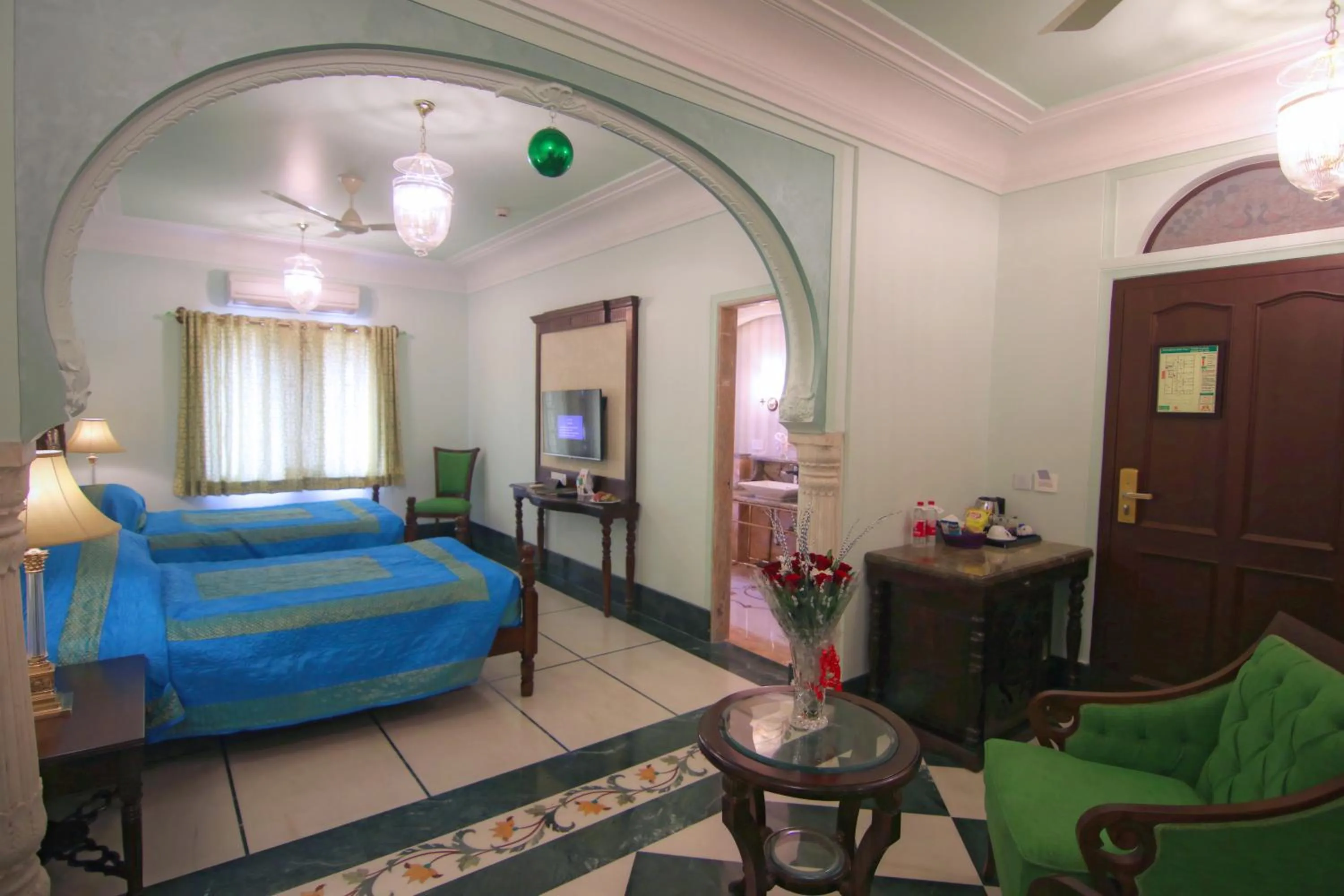 Photo of the whole room, Bed in Shahpura House