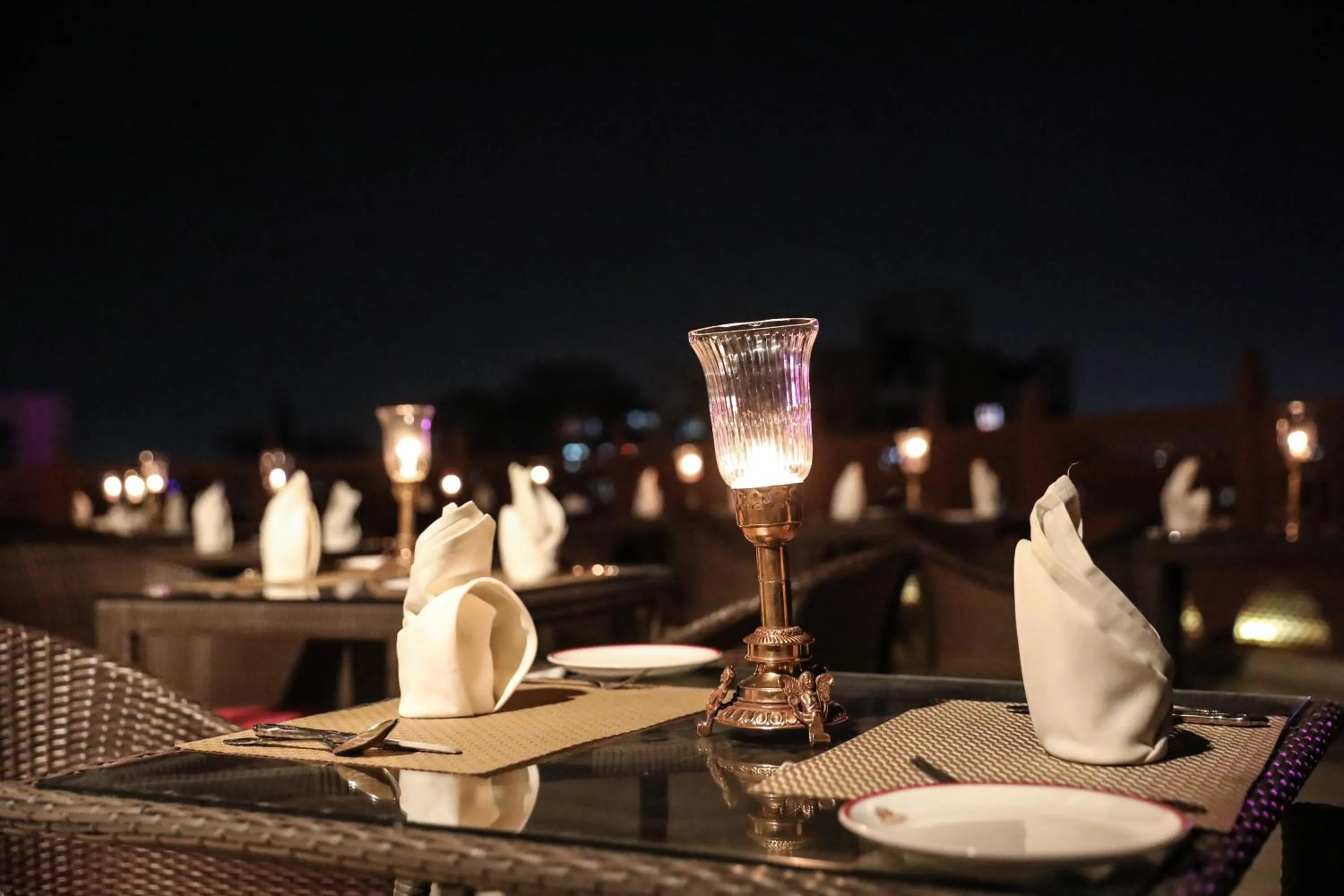 Restaurant/places to eat in Shahpura House