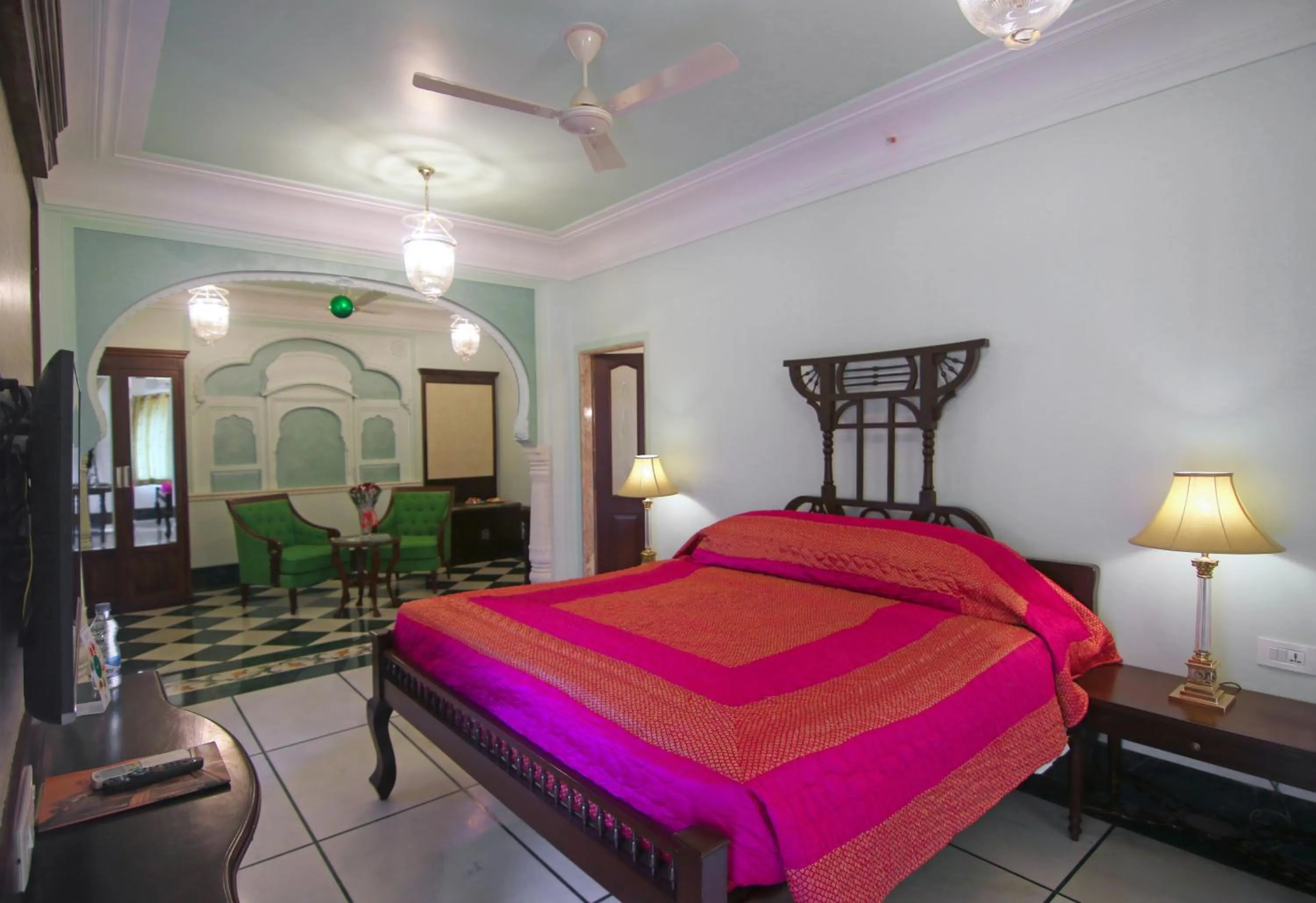 Photo of the whole room, Bed in Shahpura House