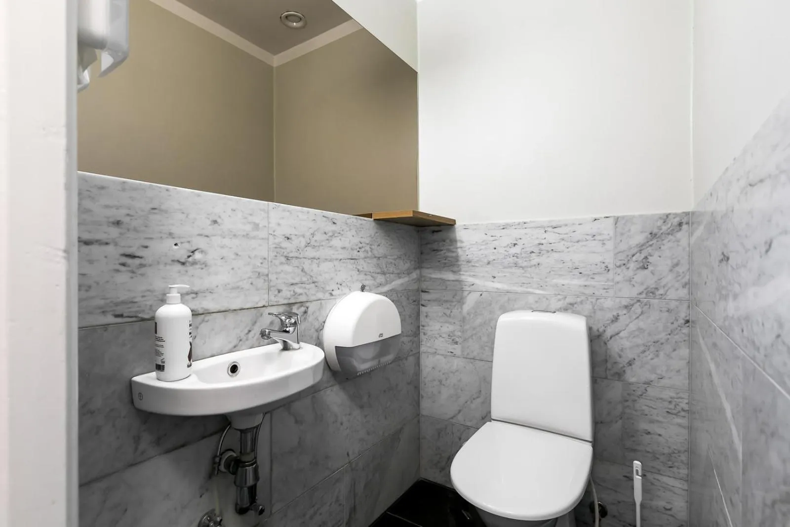 Toilet in Millestgården Eco lodge