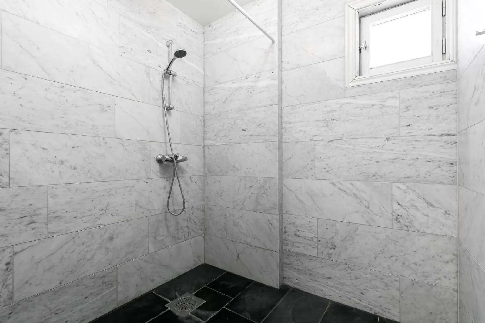 Shower in Millestgården Eco lodge