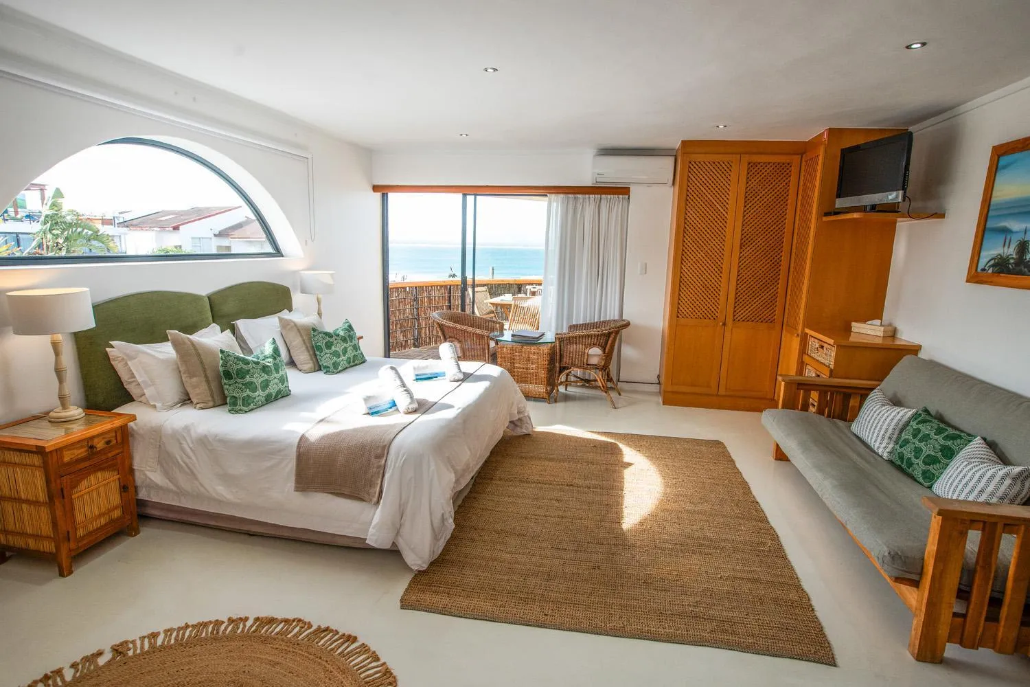 Photo of the whole room, Bed in African Perfection 1