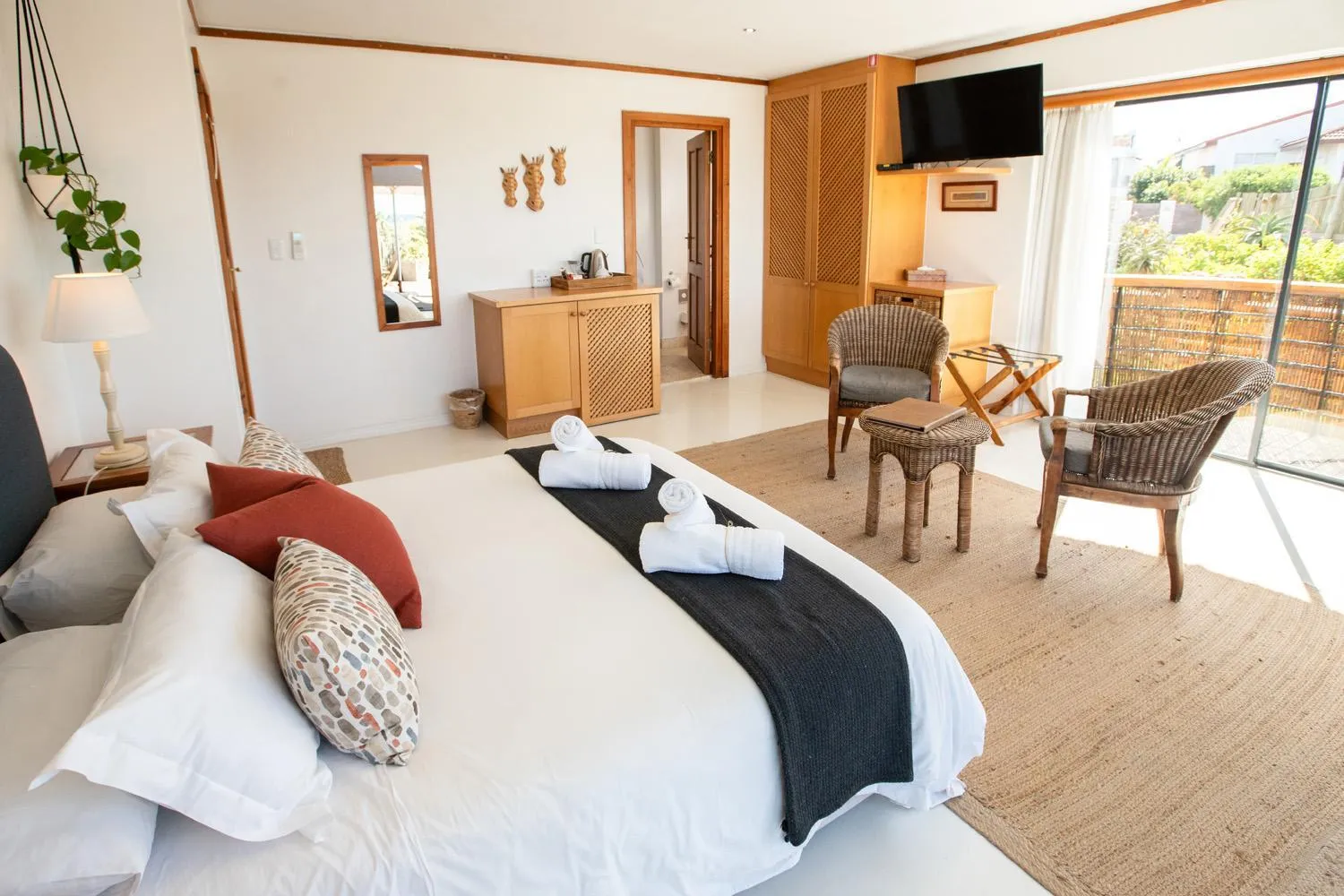 Seating area, Bed in African Perfection 1