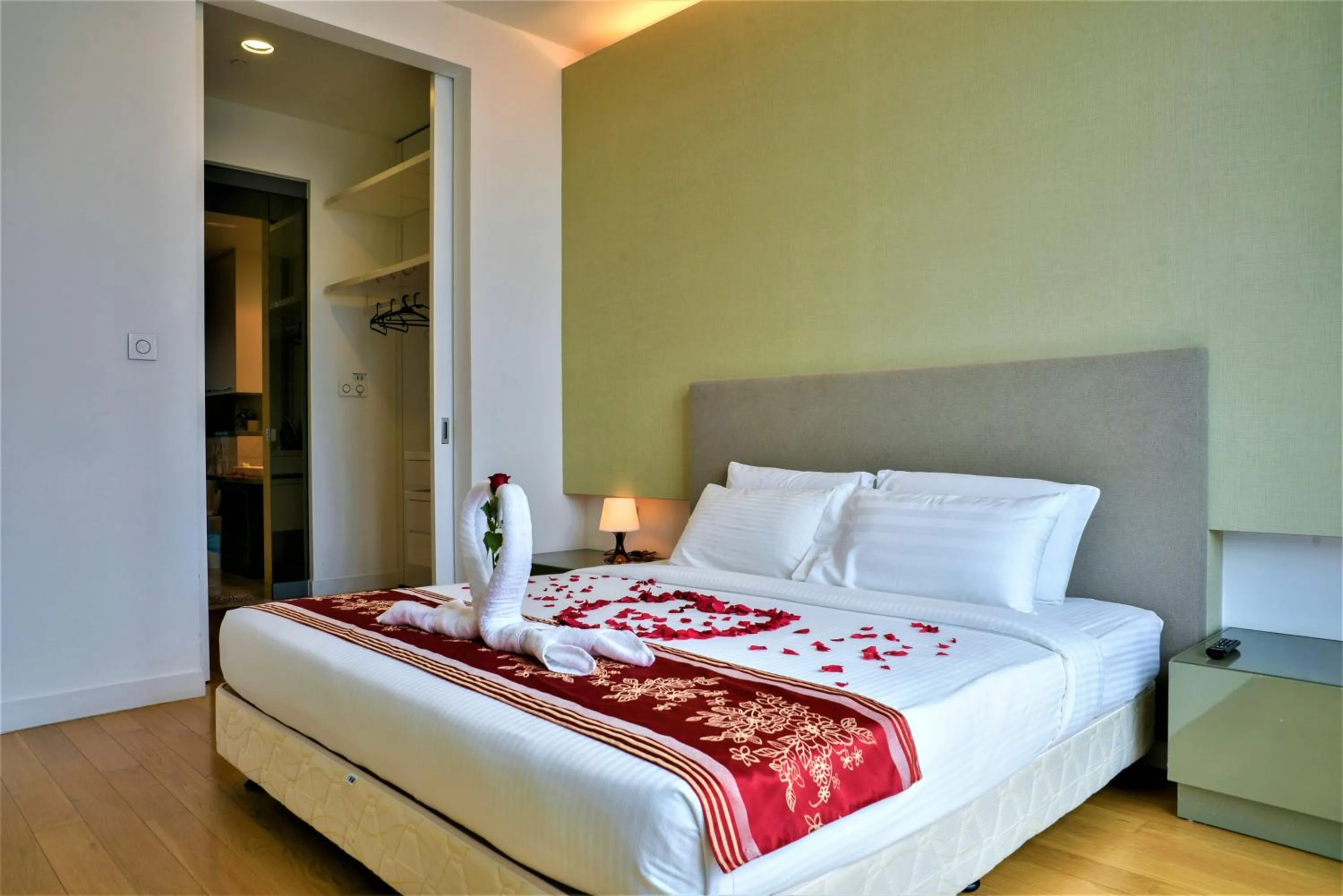 Photo of the whole room, Bed in Saba Suites at Platinum KLCC Bukit Bintang Kuala Lumpur