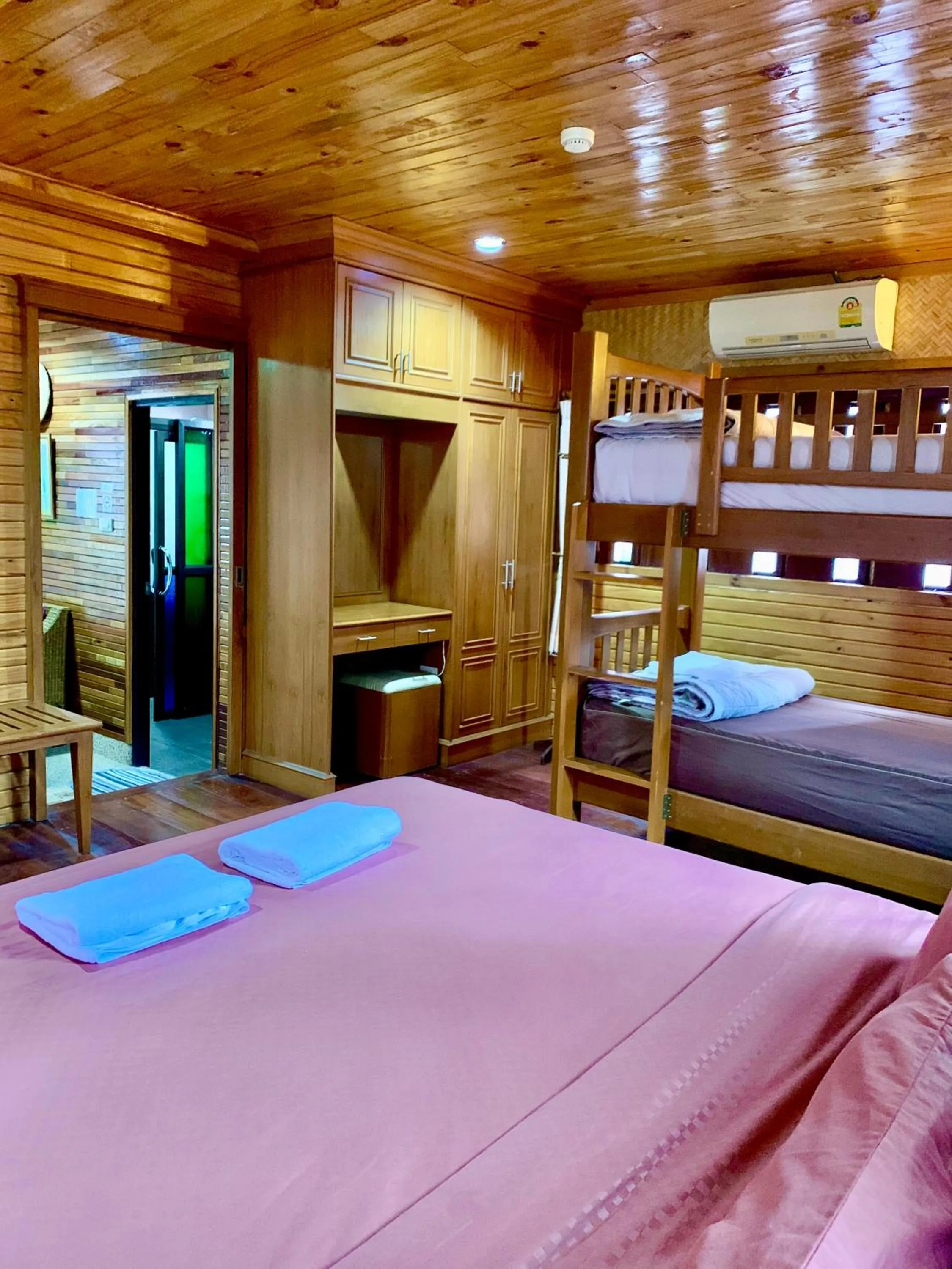 Bed in Baan Soontree Resort