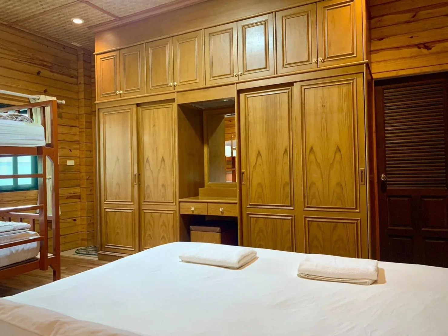 Bed in Baan Soontree Resort