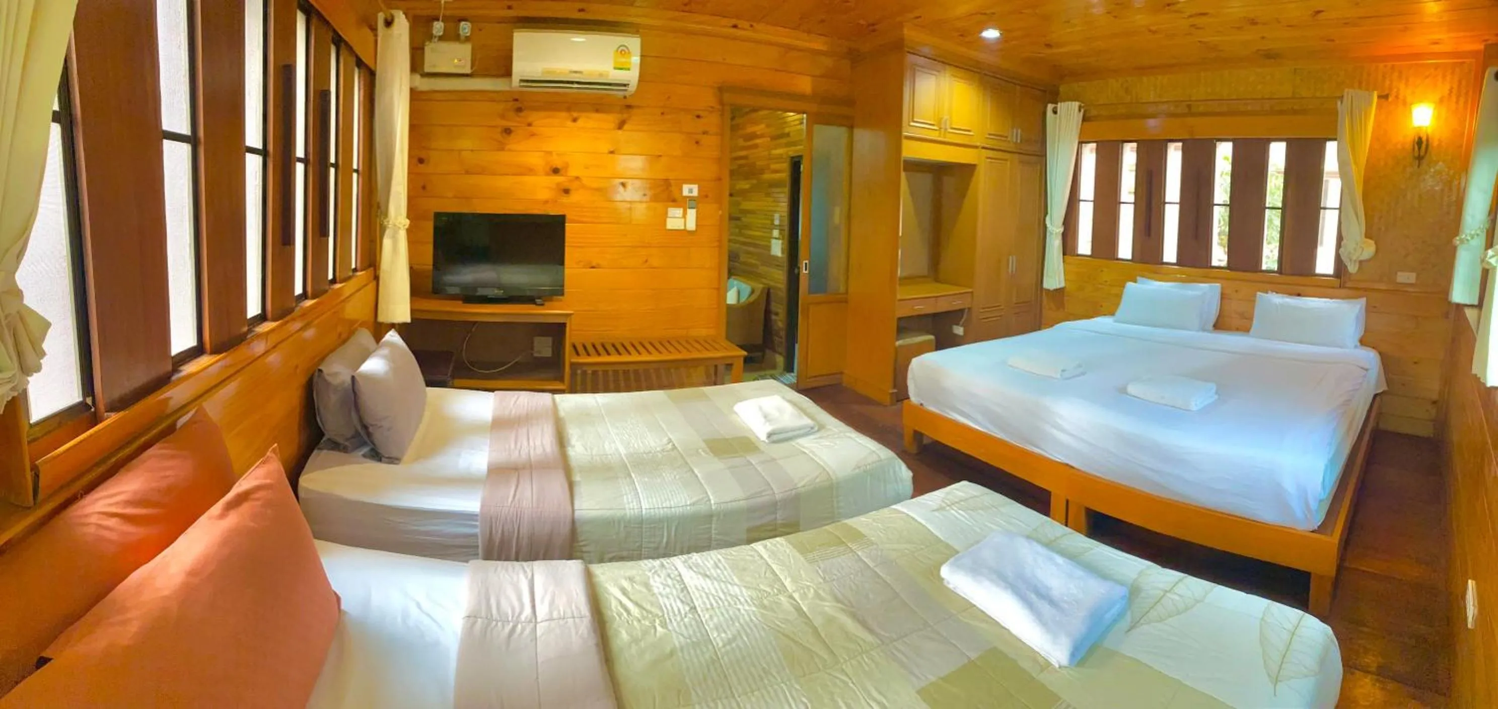 Bed in Baan Soontree Resort