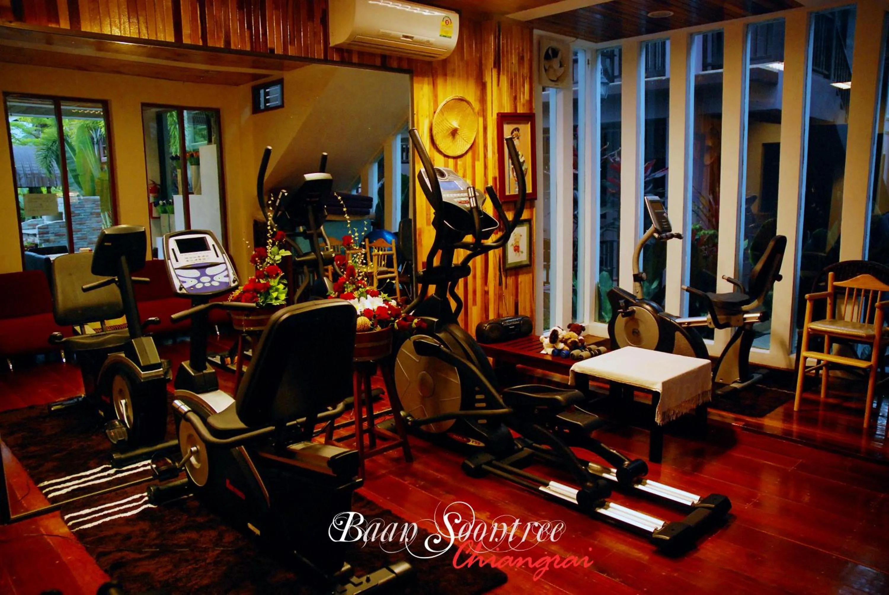 Fitness centre/facilities in Baan Soontree Resort