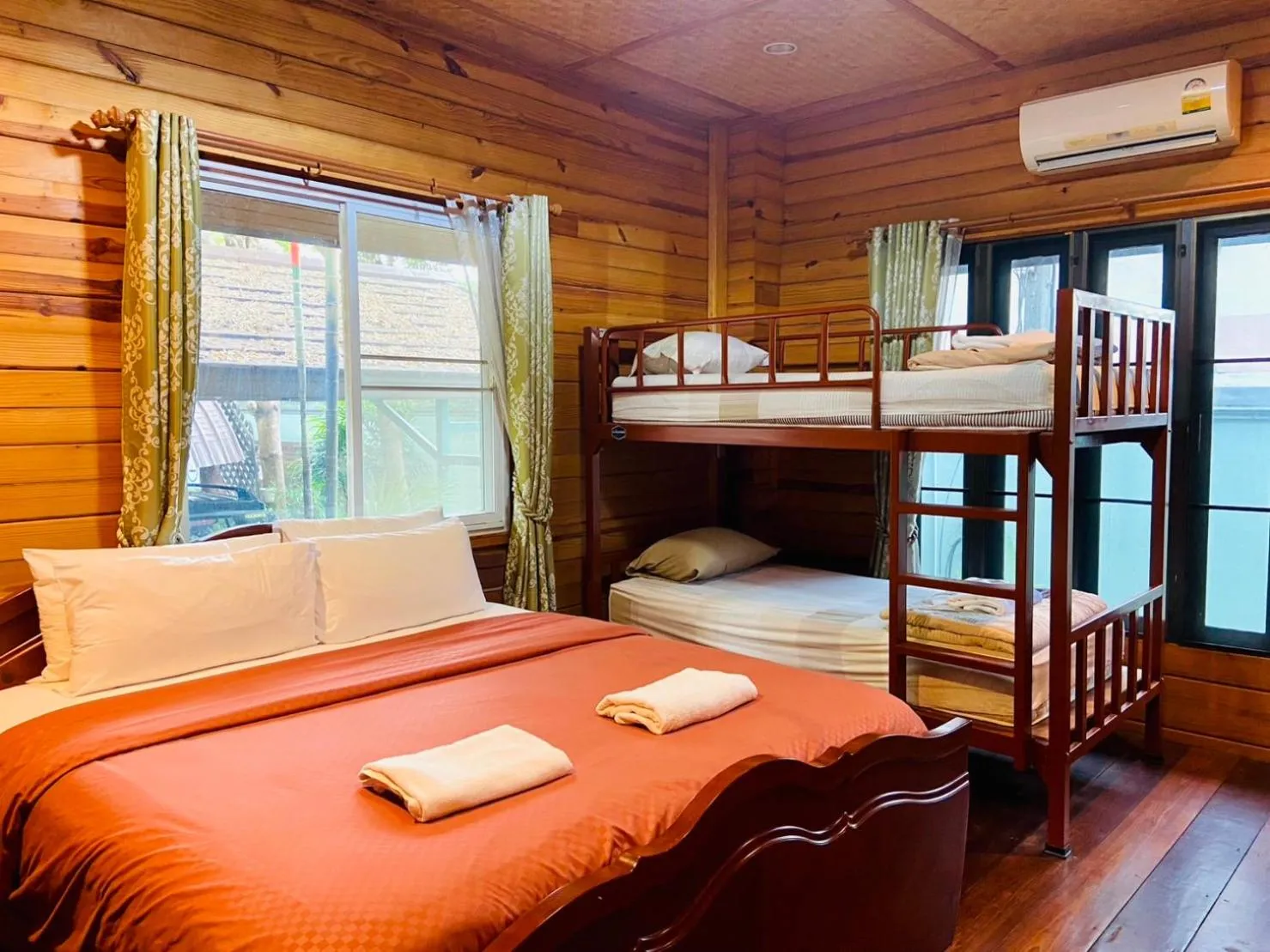 Bed in Baan Soontree Resort