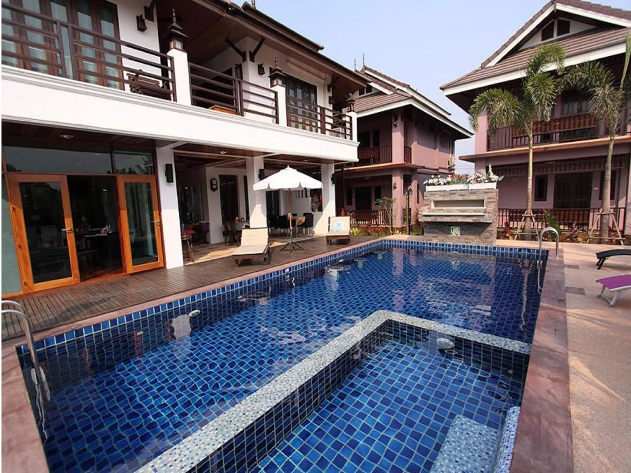 Swimming pool in Baan Soontree Resort