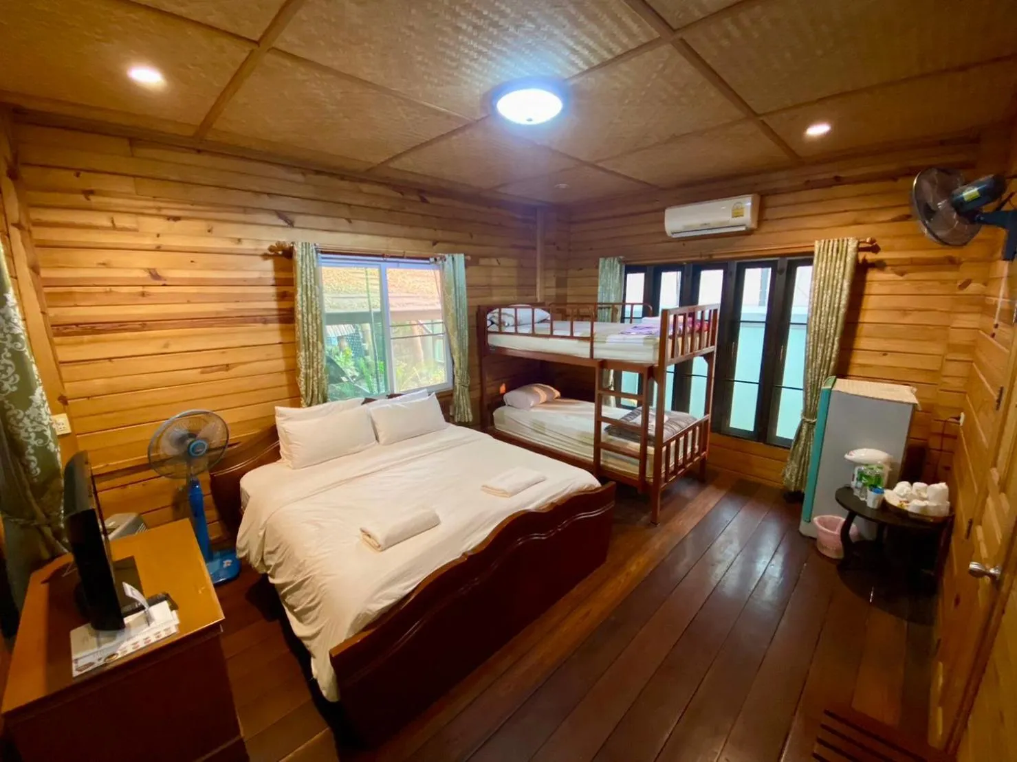 Bed in Baan Soontree Resort