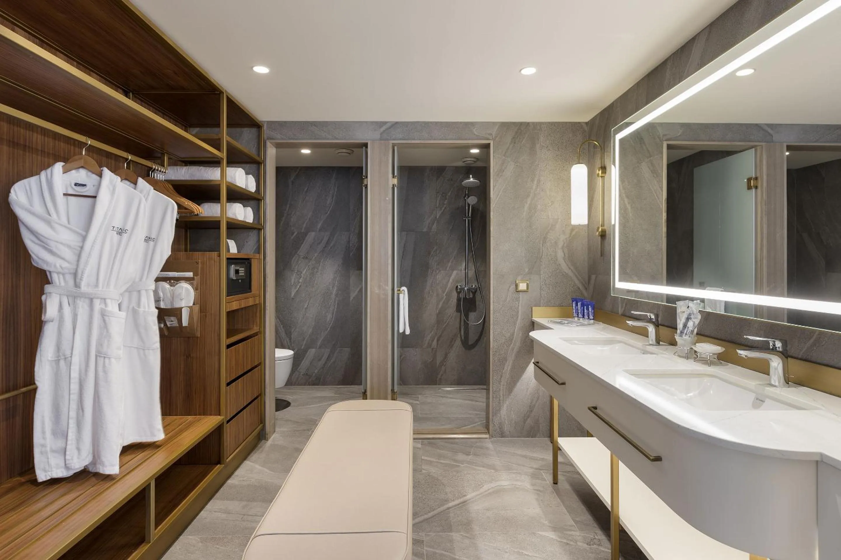 Bathroom in Titanic Port Bakirkoy