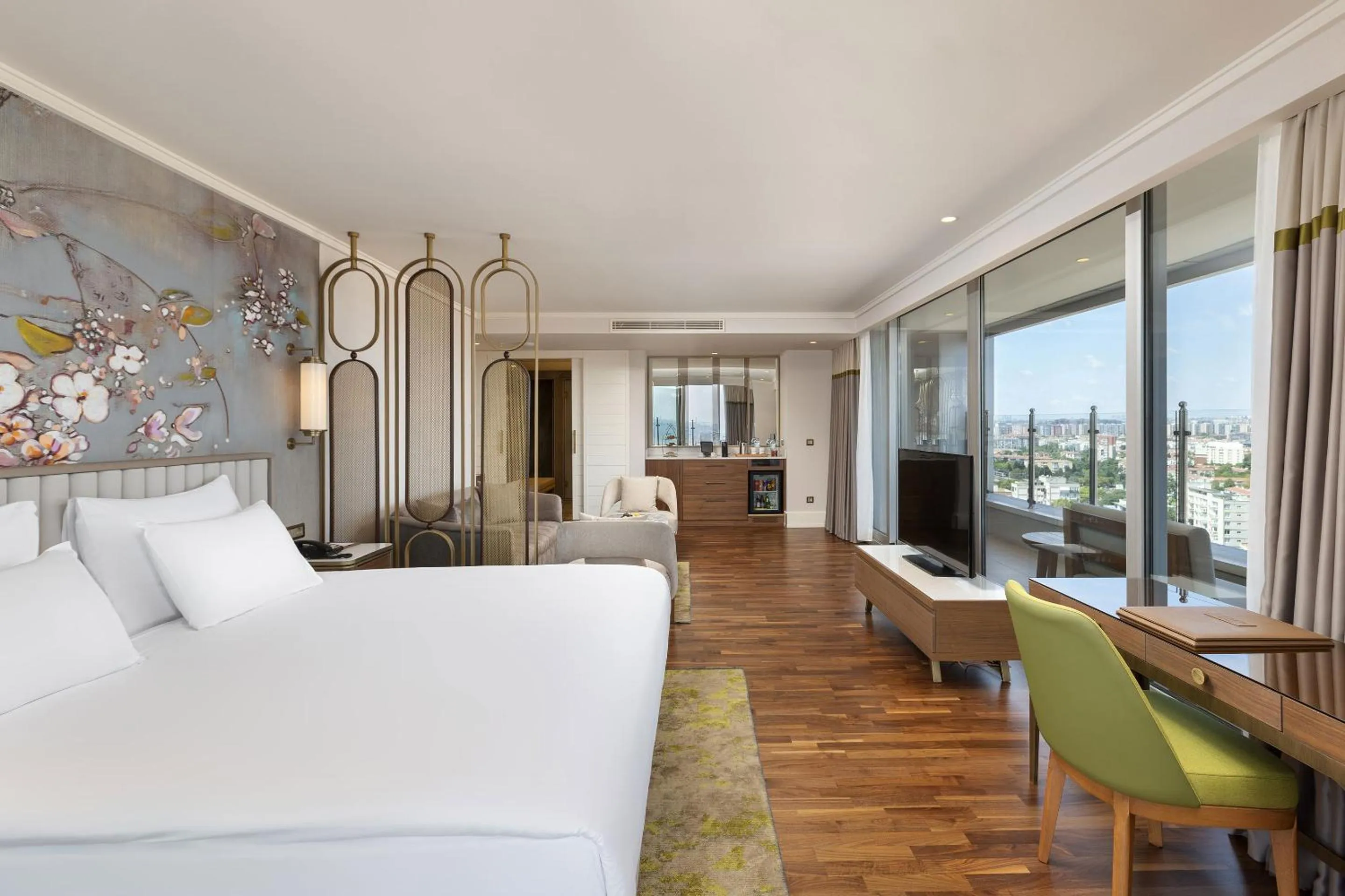 Photo of the whole room, Bed in Titanic Port Bakirkoy