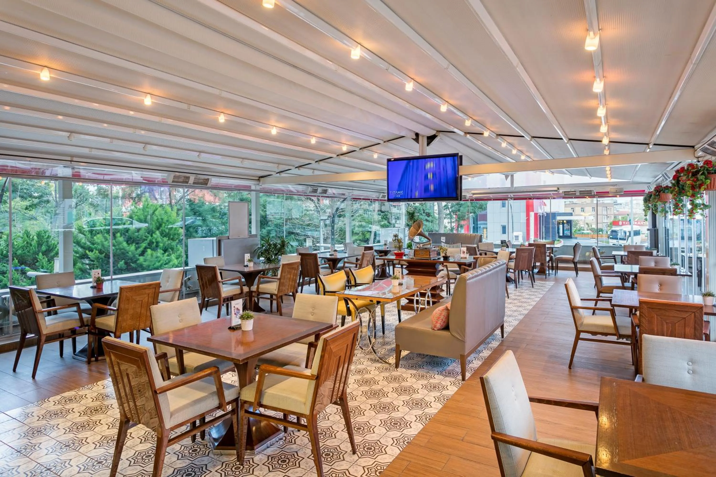 Restaurant/places to eat in Titanic Port Bakirkoy