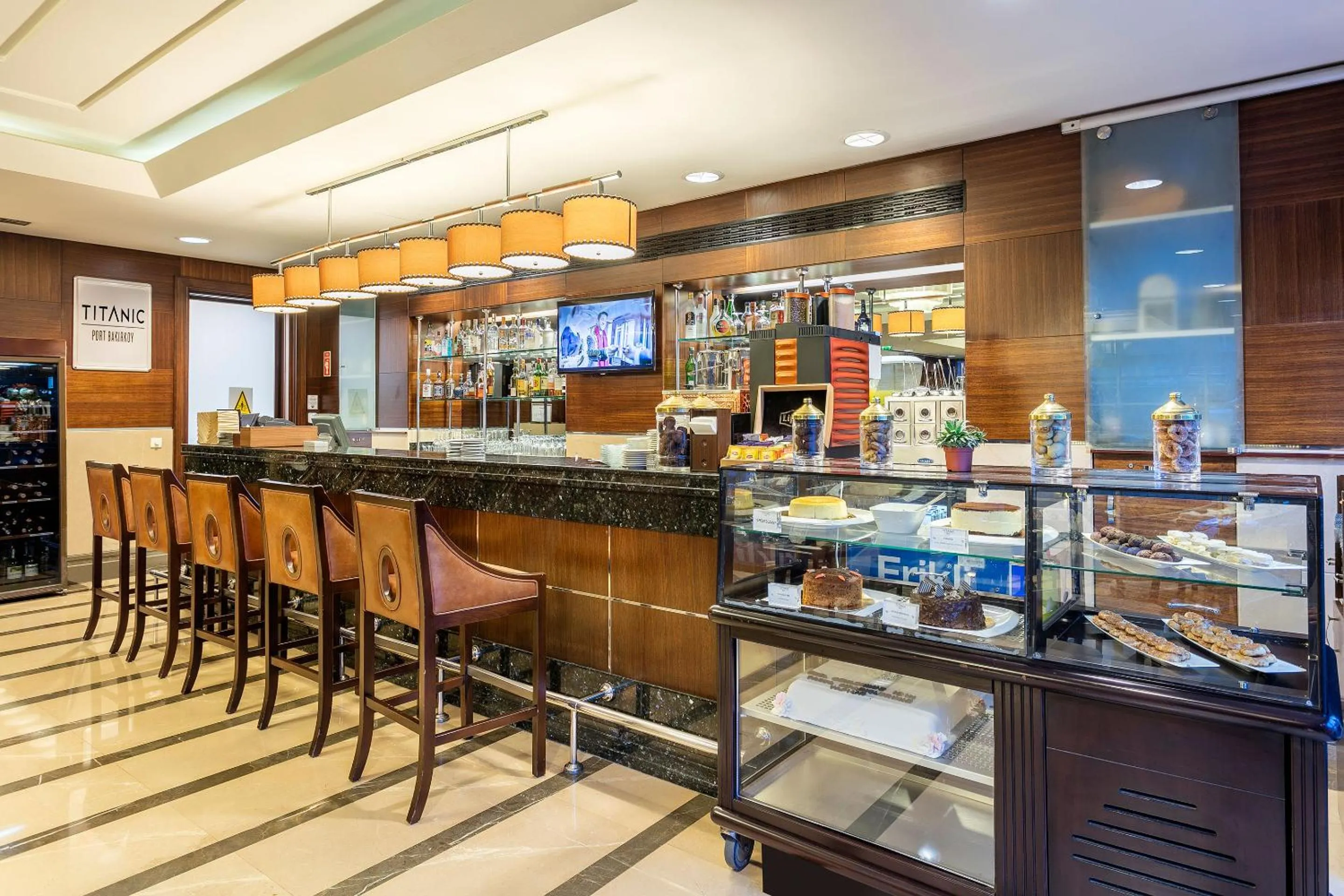 Restaurant/places to eat in Titanic Port Bakirkoy