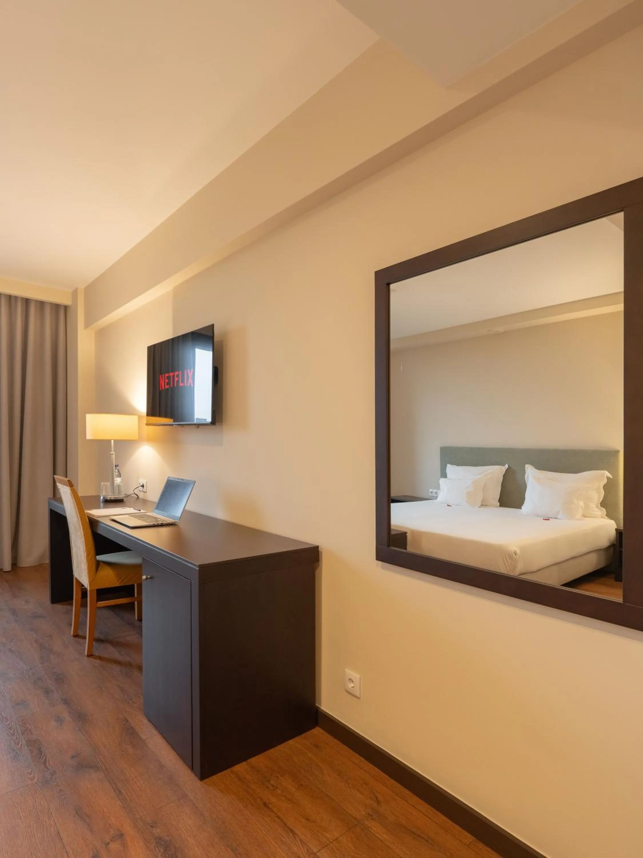 Bed in Hotel Premium Porto Maia