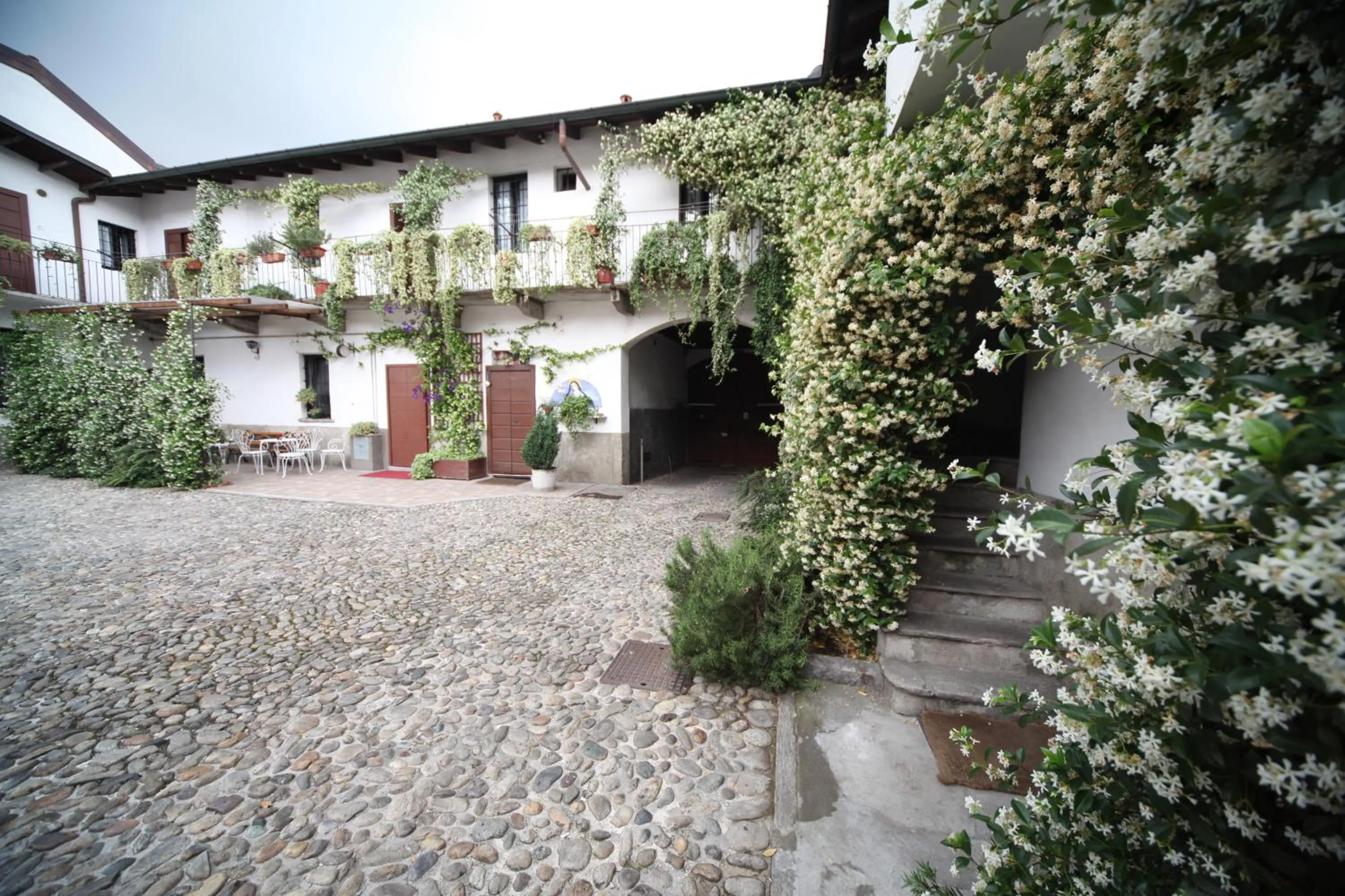 Property building in Antica Corte Milanese