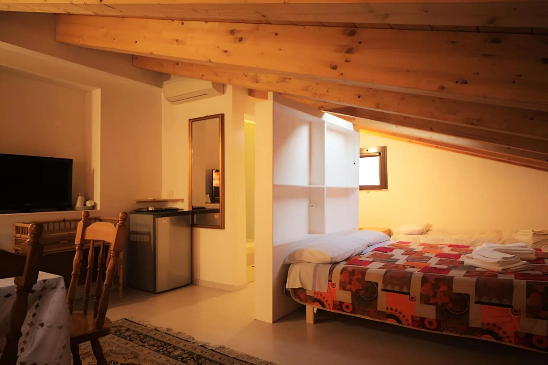 TV and multimedia, Bed in Antica Corte Milanese