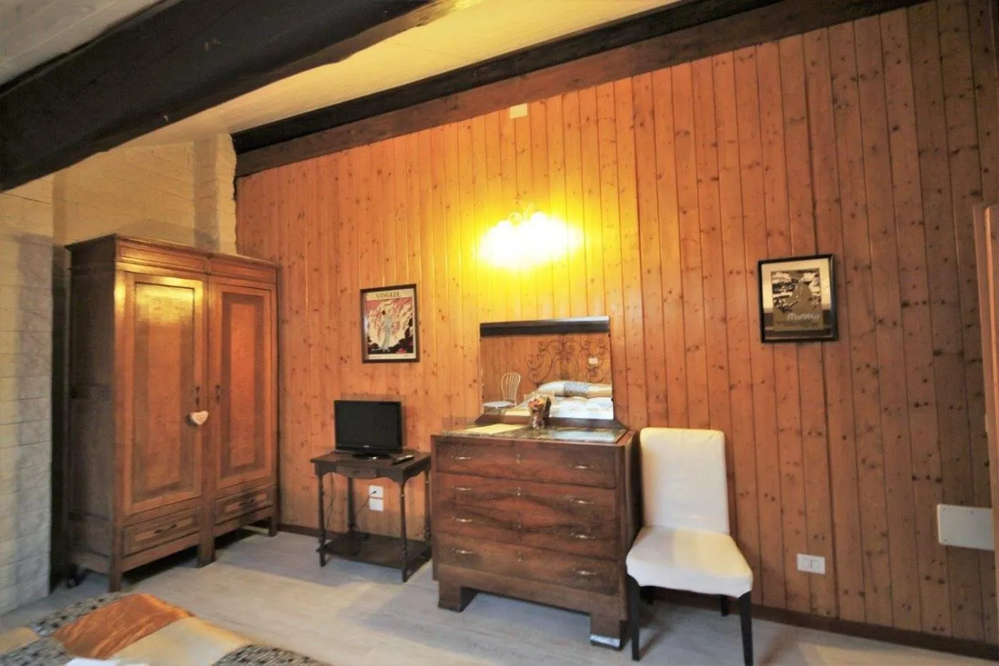 TV and multimedia, Bed in Antica Corte Milanese