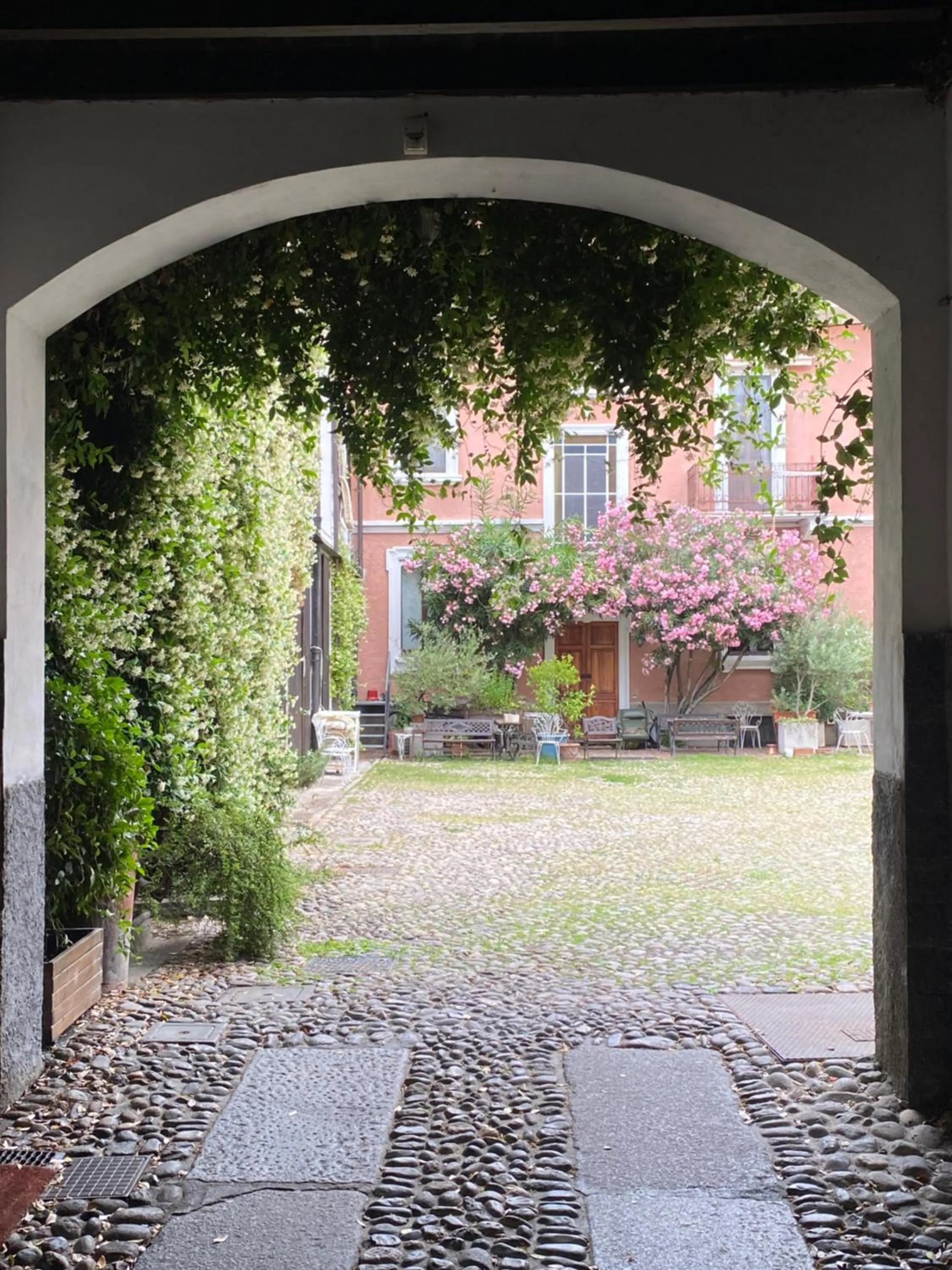 Spring in Antica Corte Milanese