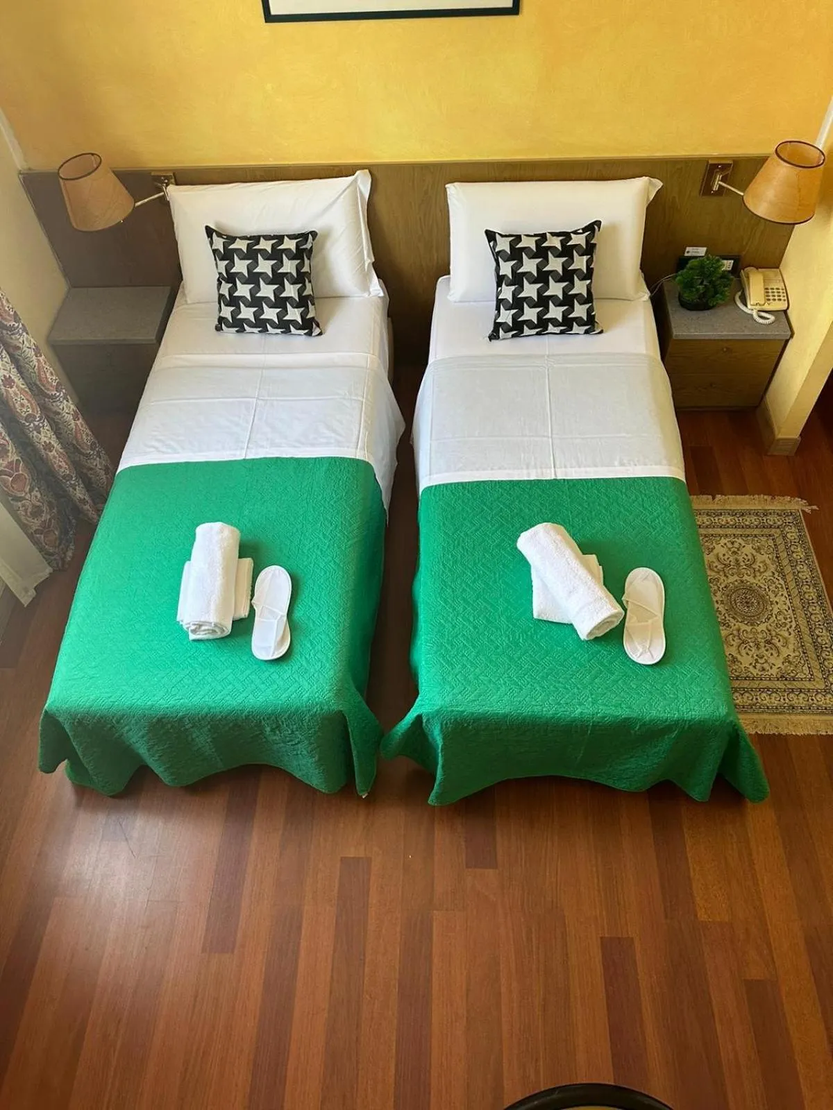 Bed in Hotel Raffaello Venice