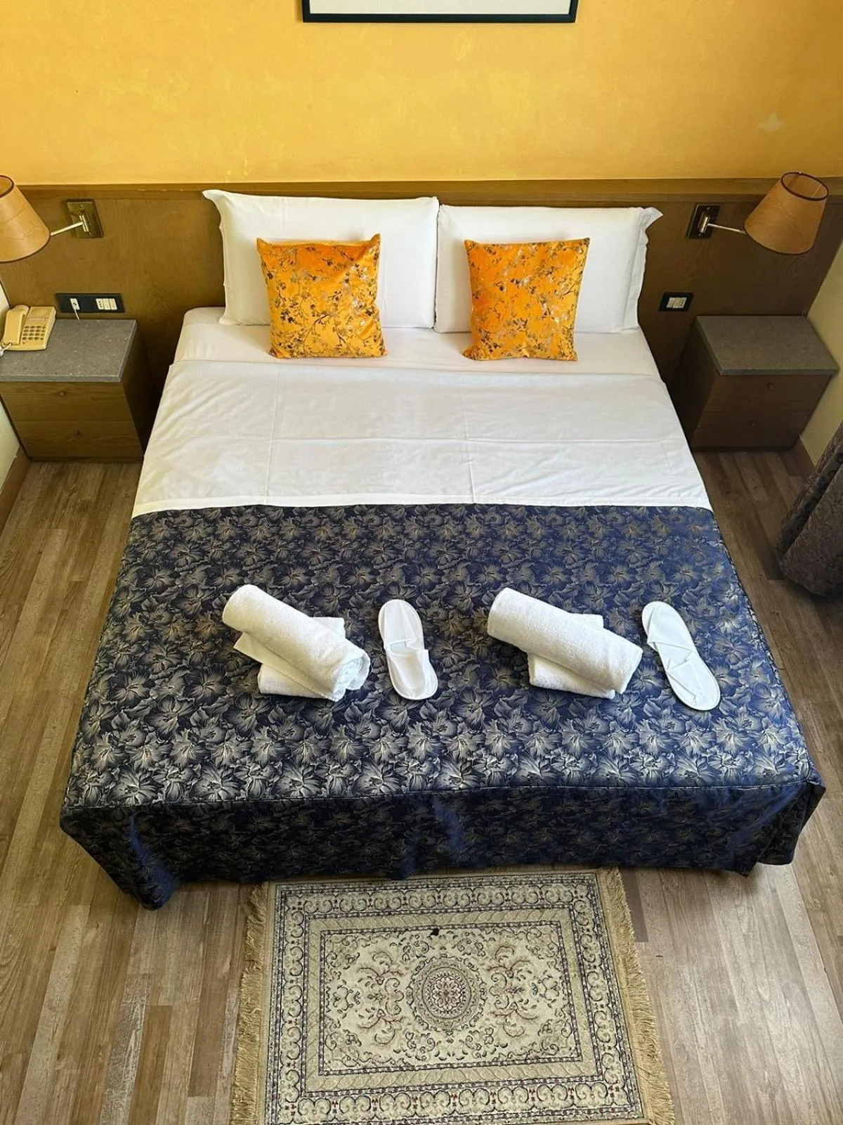 Bed in Hotel Raffaello Venice