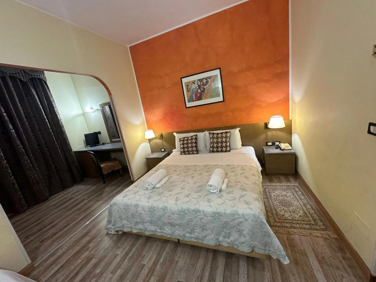 Bed in Hotel Raffaello Venice