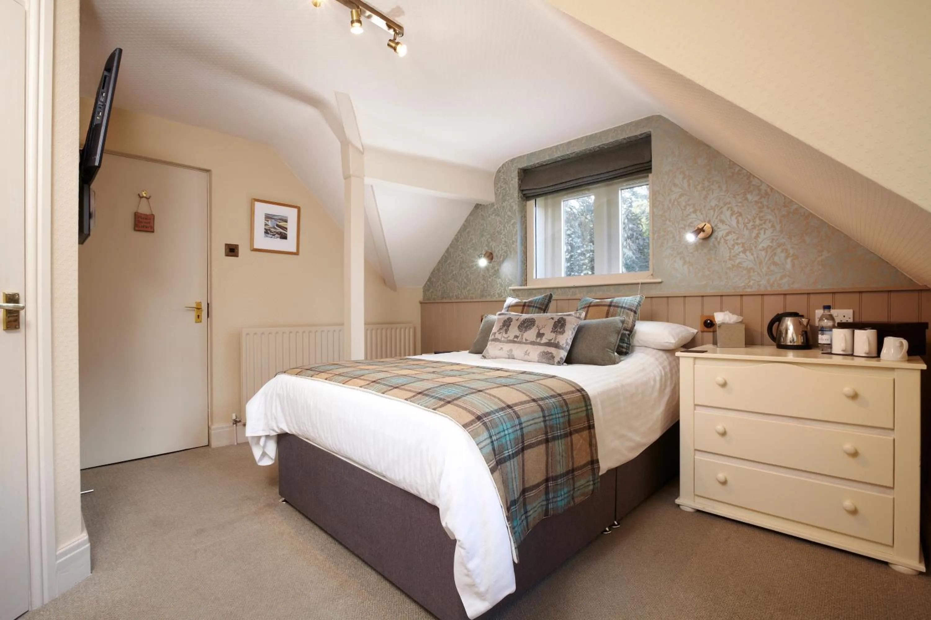 Day, Bed in Stone House Hotel