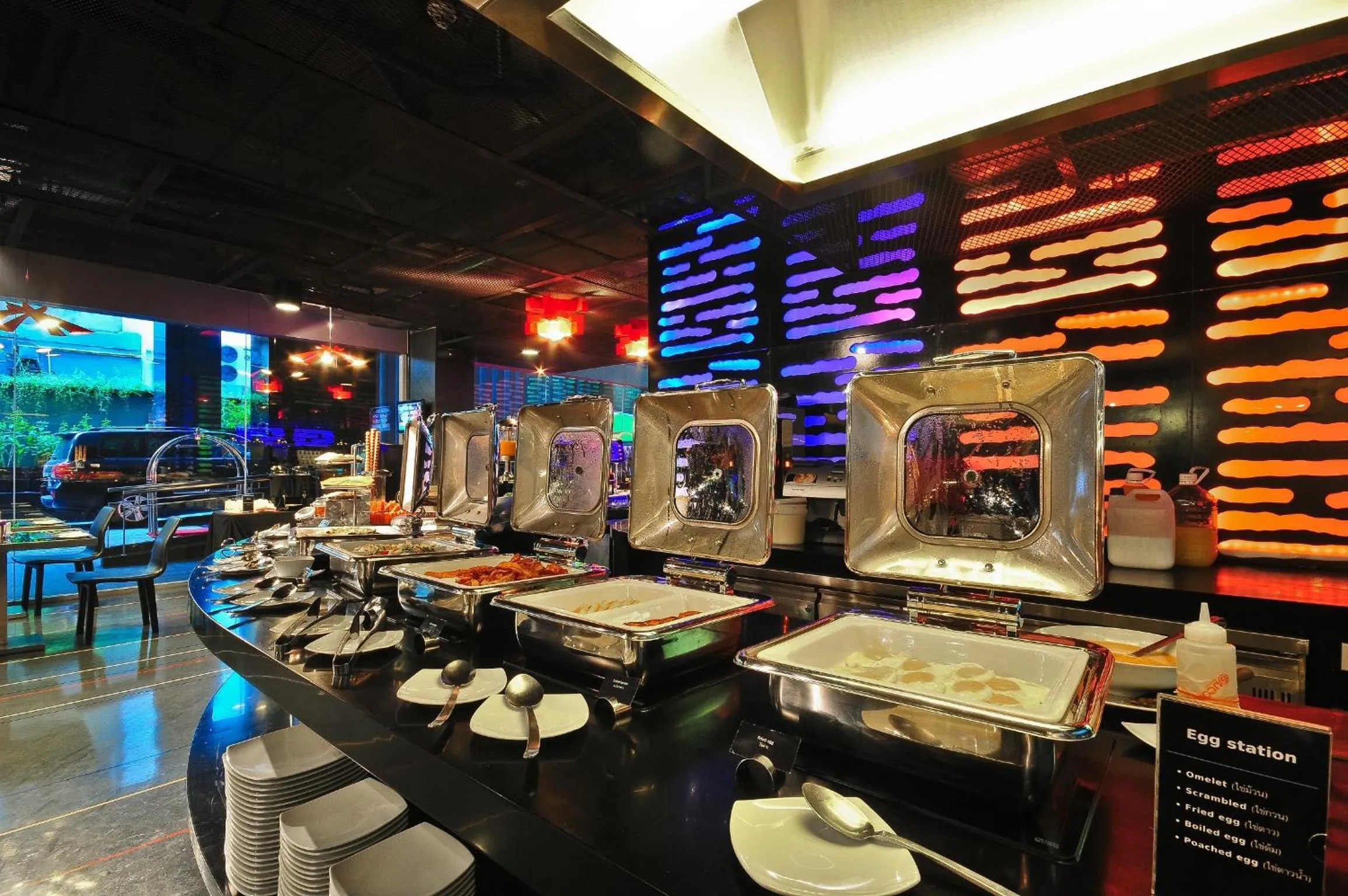 Food and drinks in Galleria 10 Hotel Bangkok