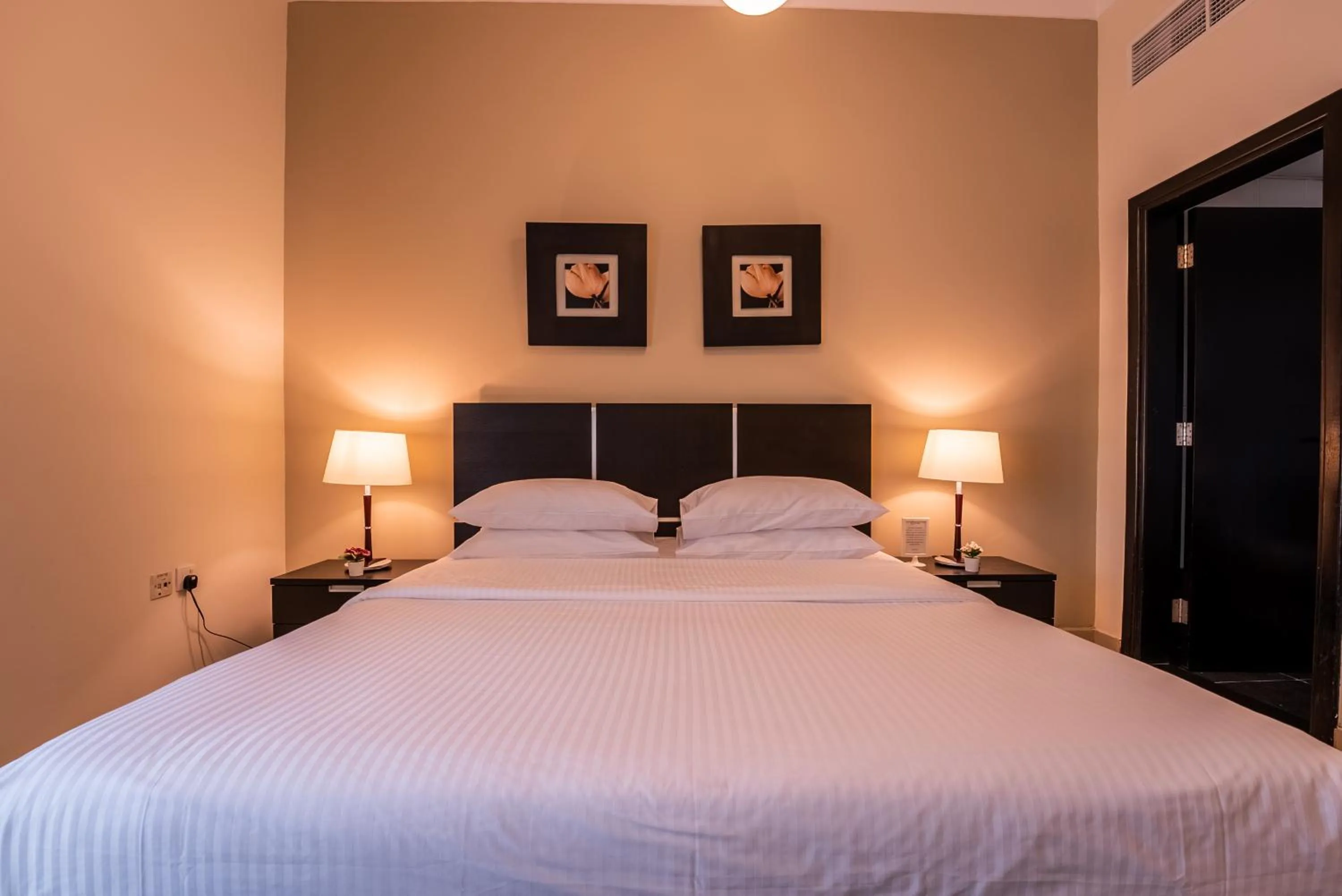 Bed in Gulf Oasis Hotel Apartments Fz LLC