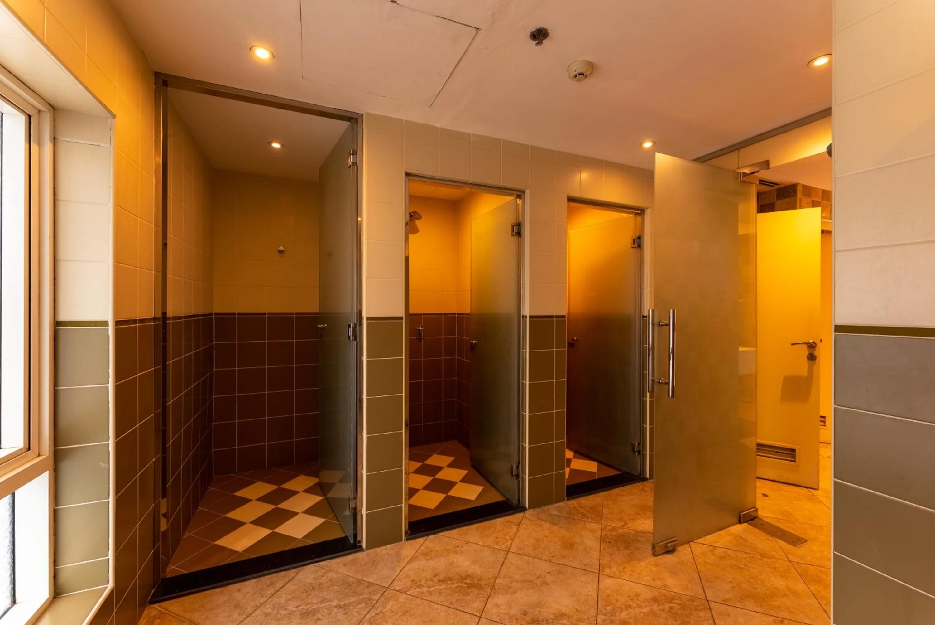 Shower in Gulf Oasis Hotel Apartments Fz LLC