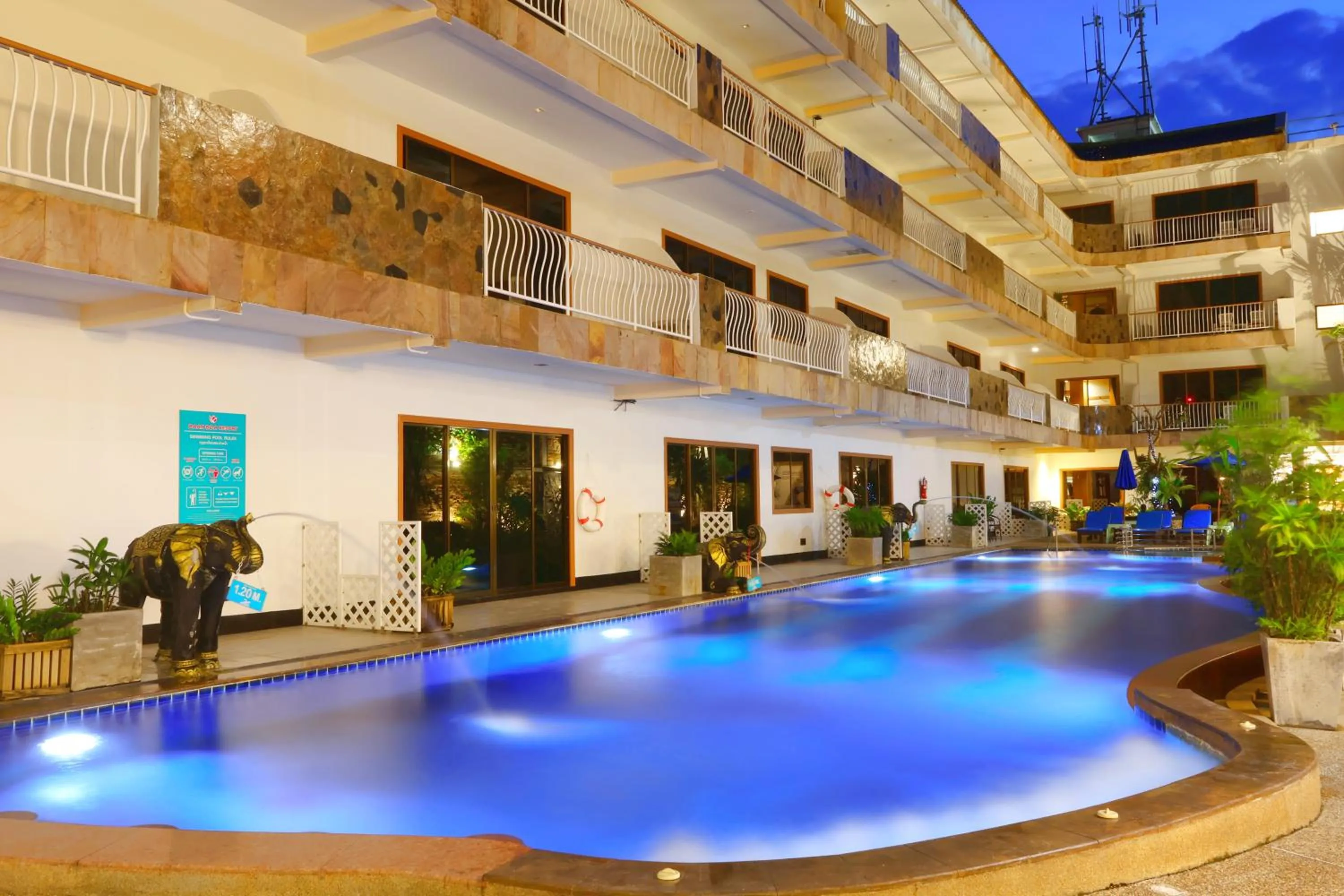 Swimming pool in Baan Boa Resort