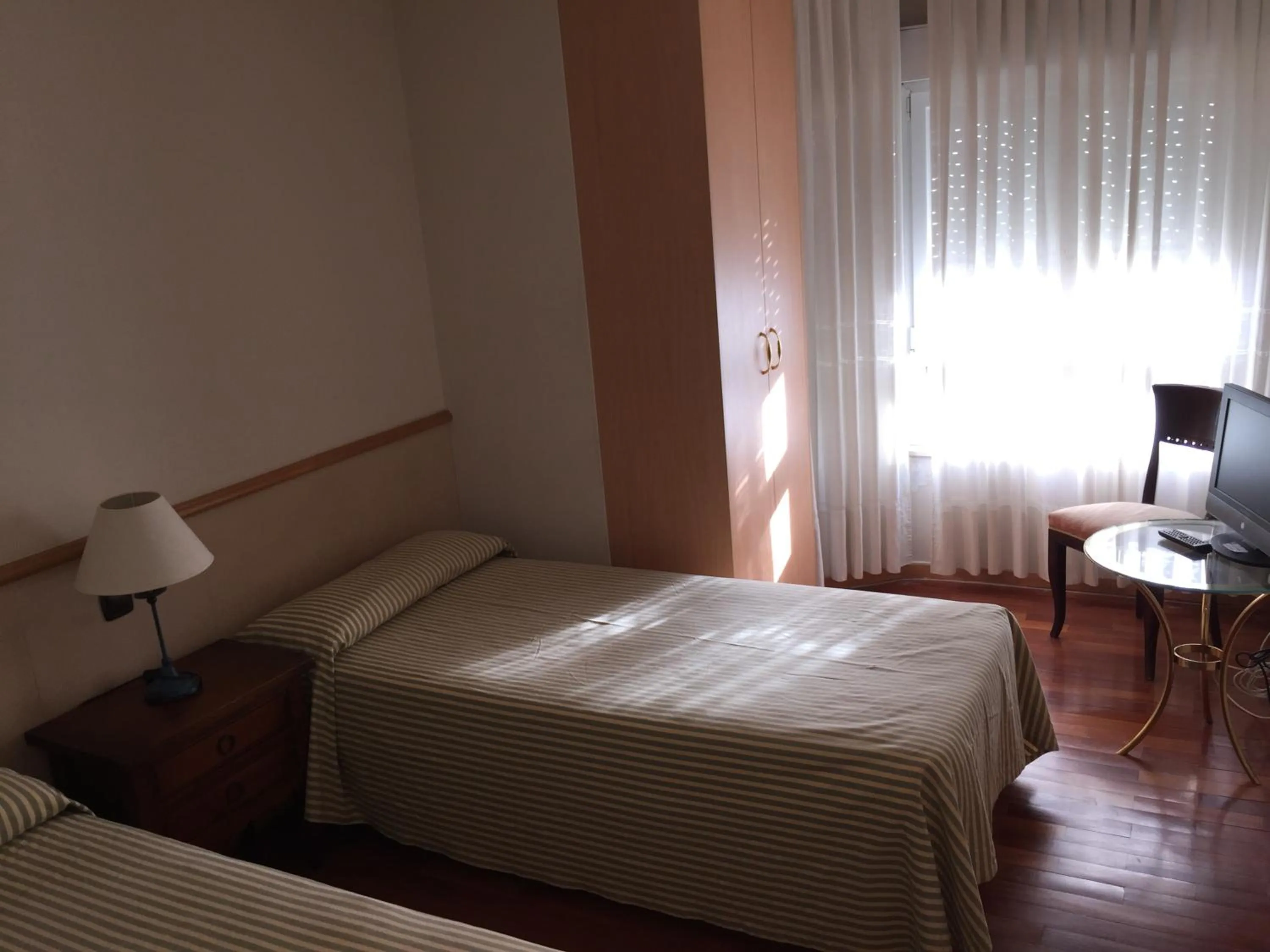 Photo of the whole room in Hotel Los Angeles