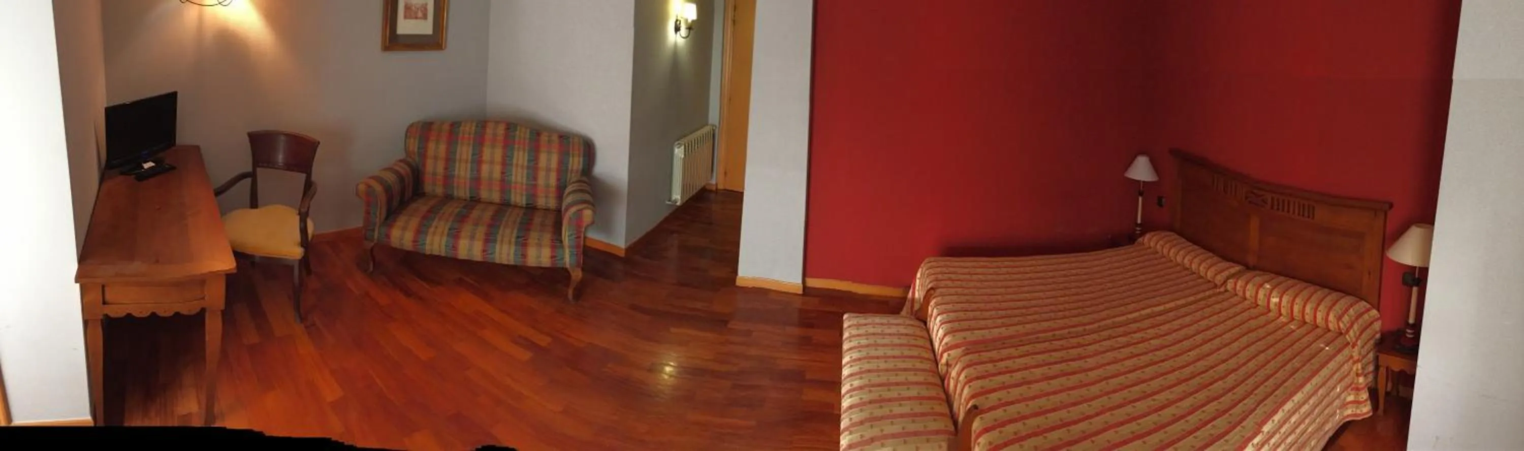 Photo of the whole room in Hotel Los Angeles