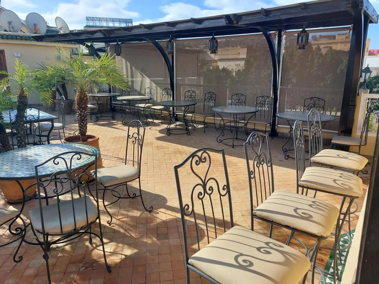 Restaurant/places to eat in Riad Andalib