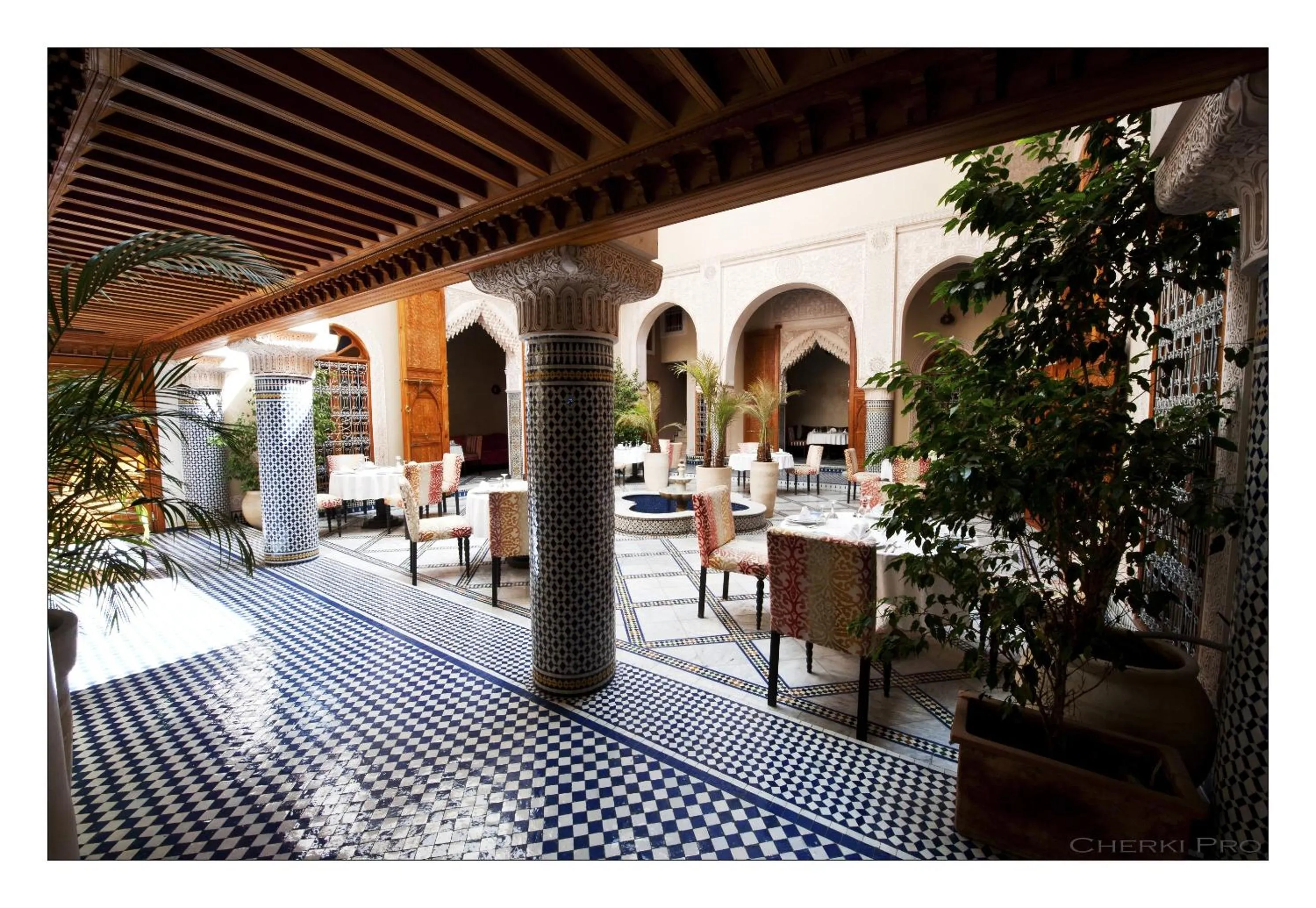 Restaurant/places to eat in Riad Andalib