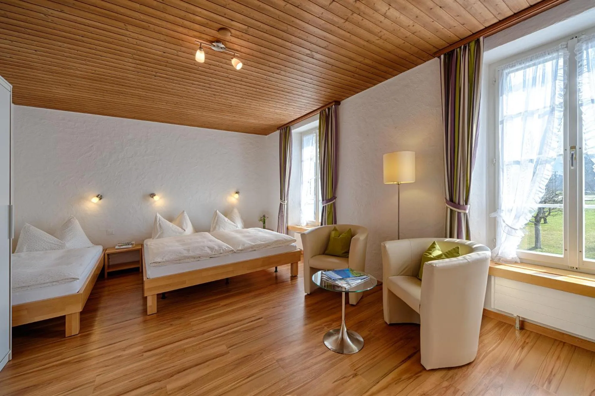 Photo of the whole room, Bed in Neuhaus Golf- & Strandhotel