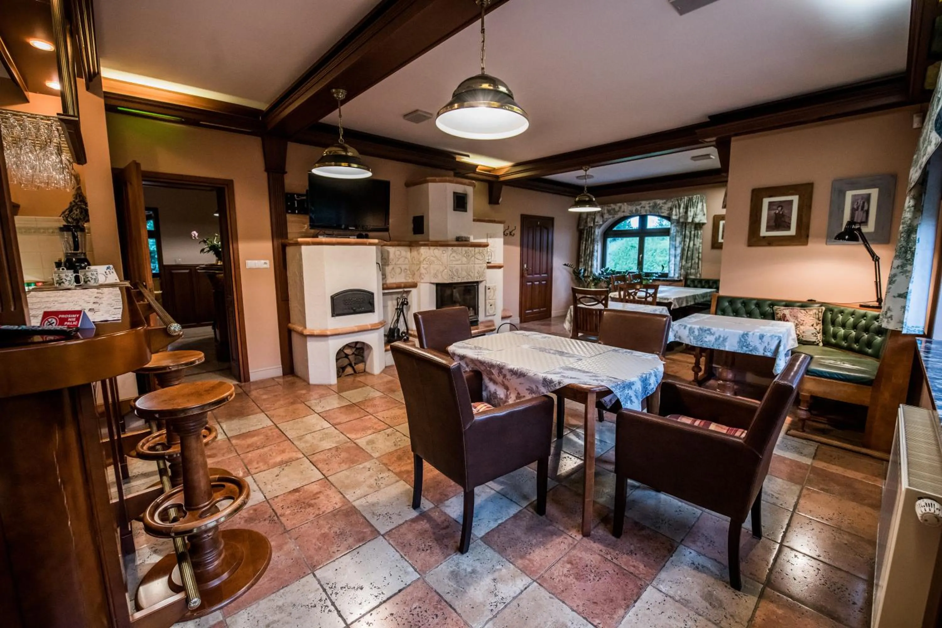 Communal lounge/ TV room in Apolonia Willa