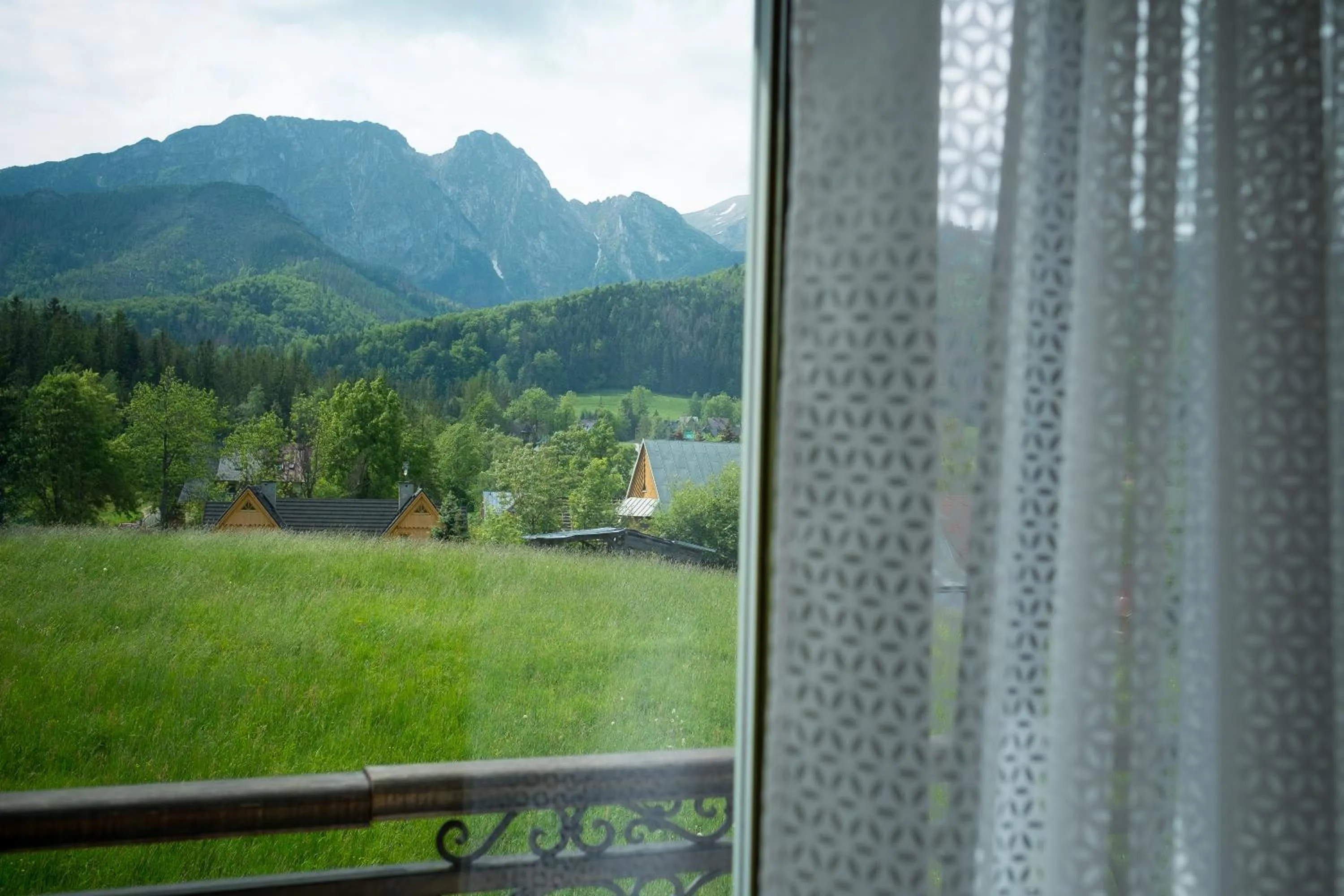 Mountain view in Apolonia Willa