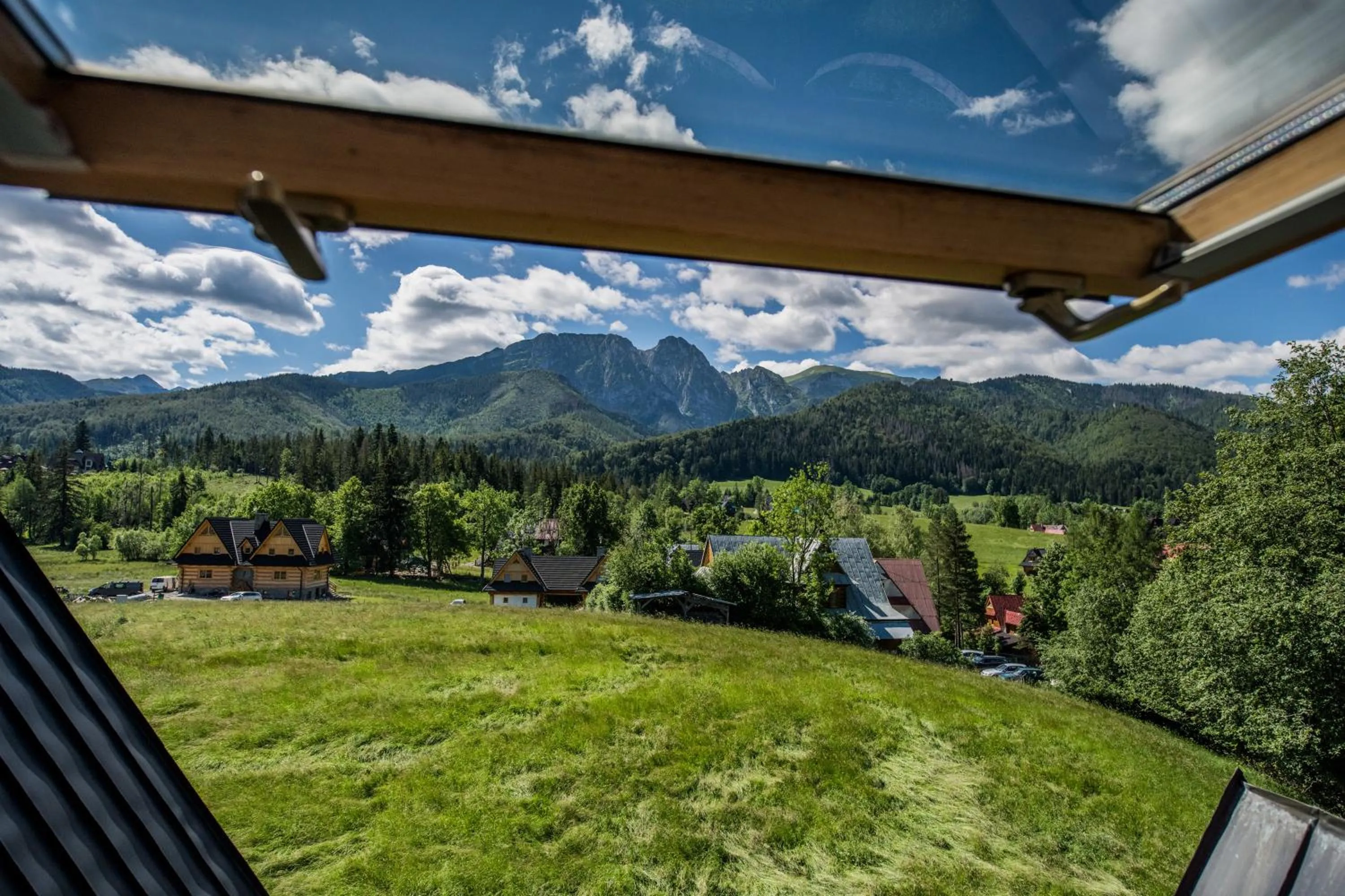 Spring in Apolonia Willa