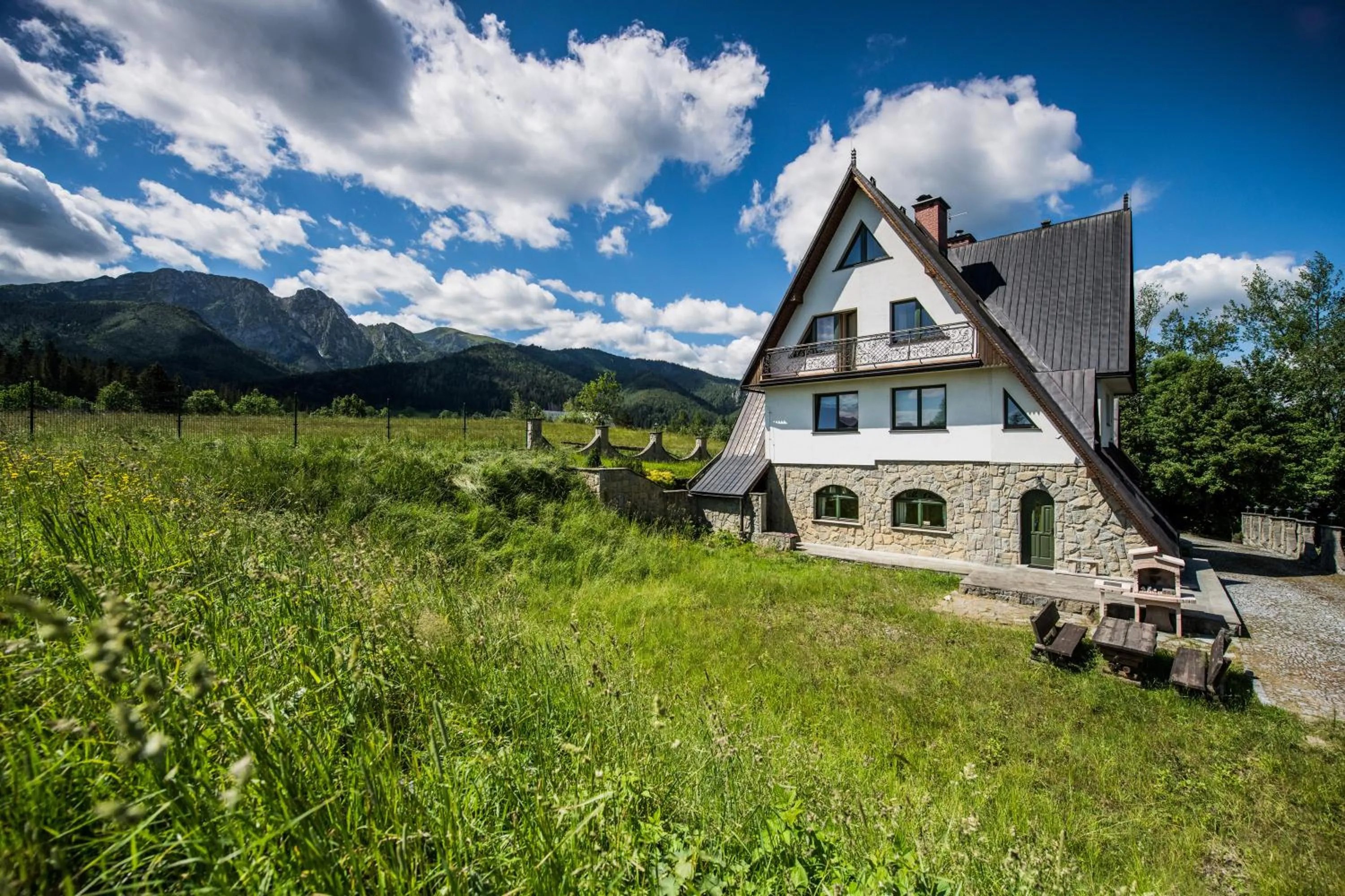 Day in Apolonia Willa