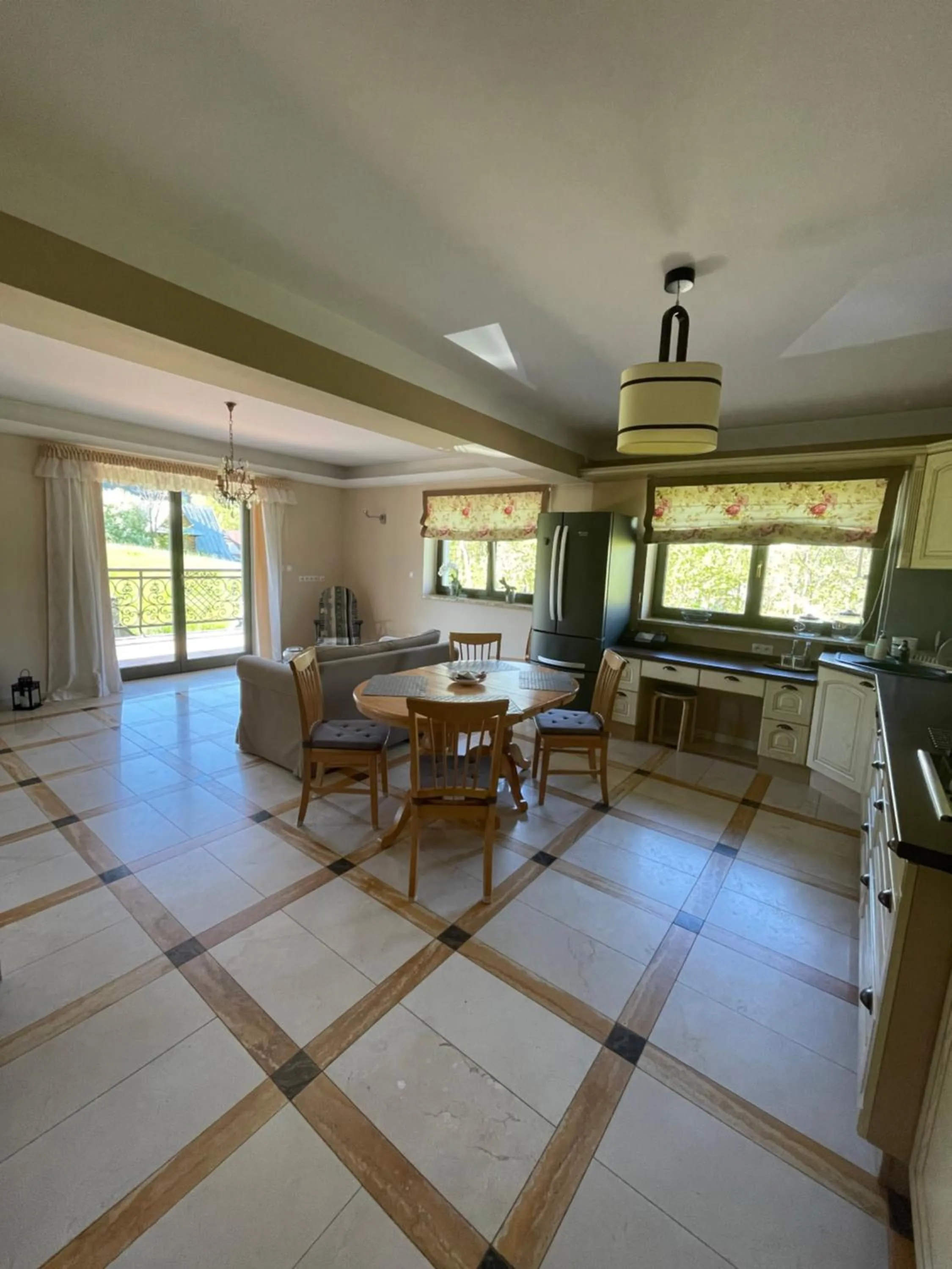 Dining area in Apolonia Willa